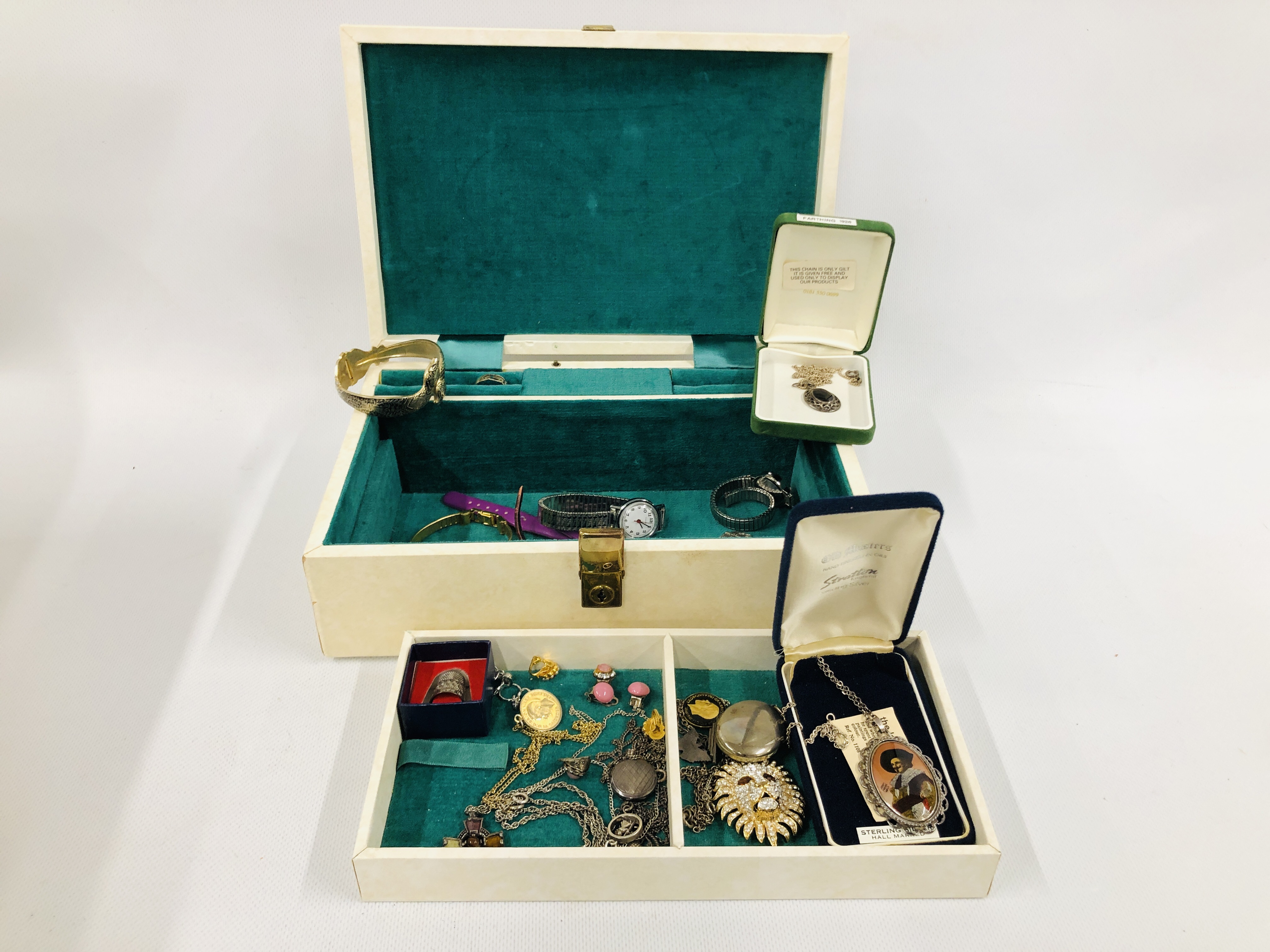 JEWELLERY BOX AND CONTENTS TO INCLUDE COSTUME JEWELLERY, WATCHES, VINTAGE OVAL WHITE METAL LOCKET,