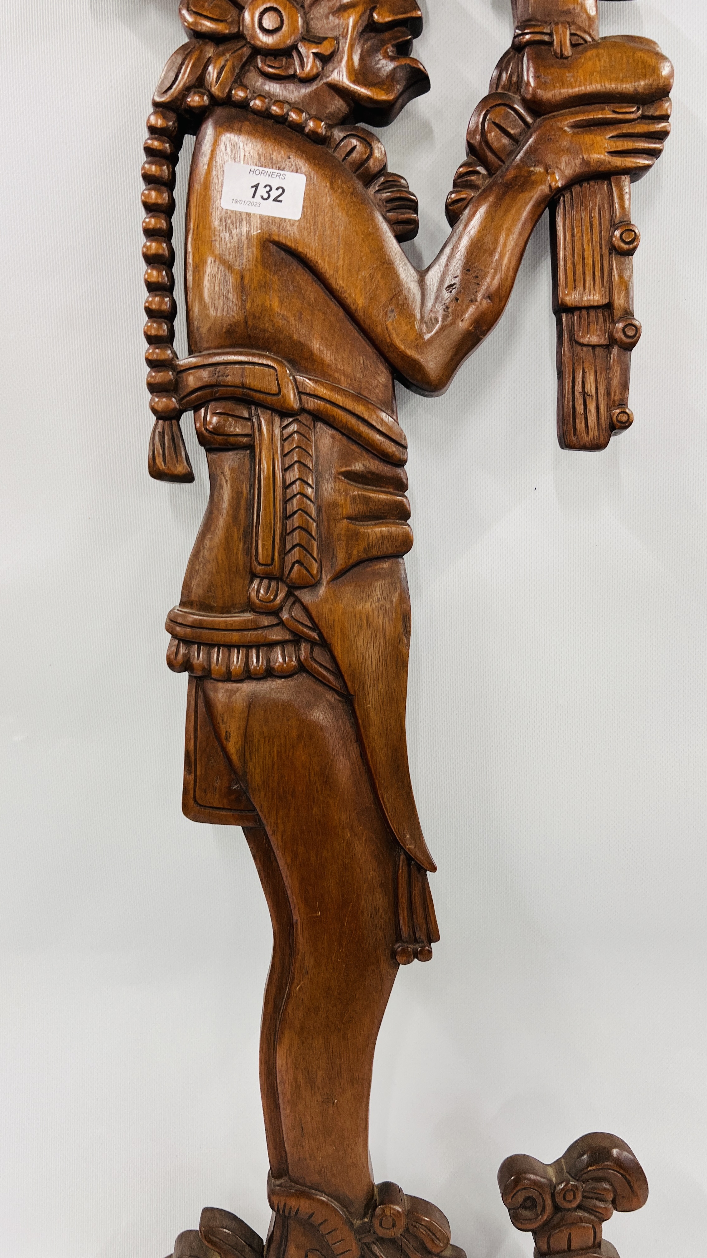 AN ETHNIC "HONDURAS" HARDWOOD WALL CARVING OF A STANDING FIGURE HEIGHT 84CM. - Image 3 of 6