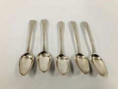 SET OF SIX SILVER GEORGE IV BRIGHT CUT TEA SPOONS, c1810.