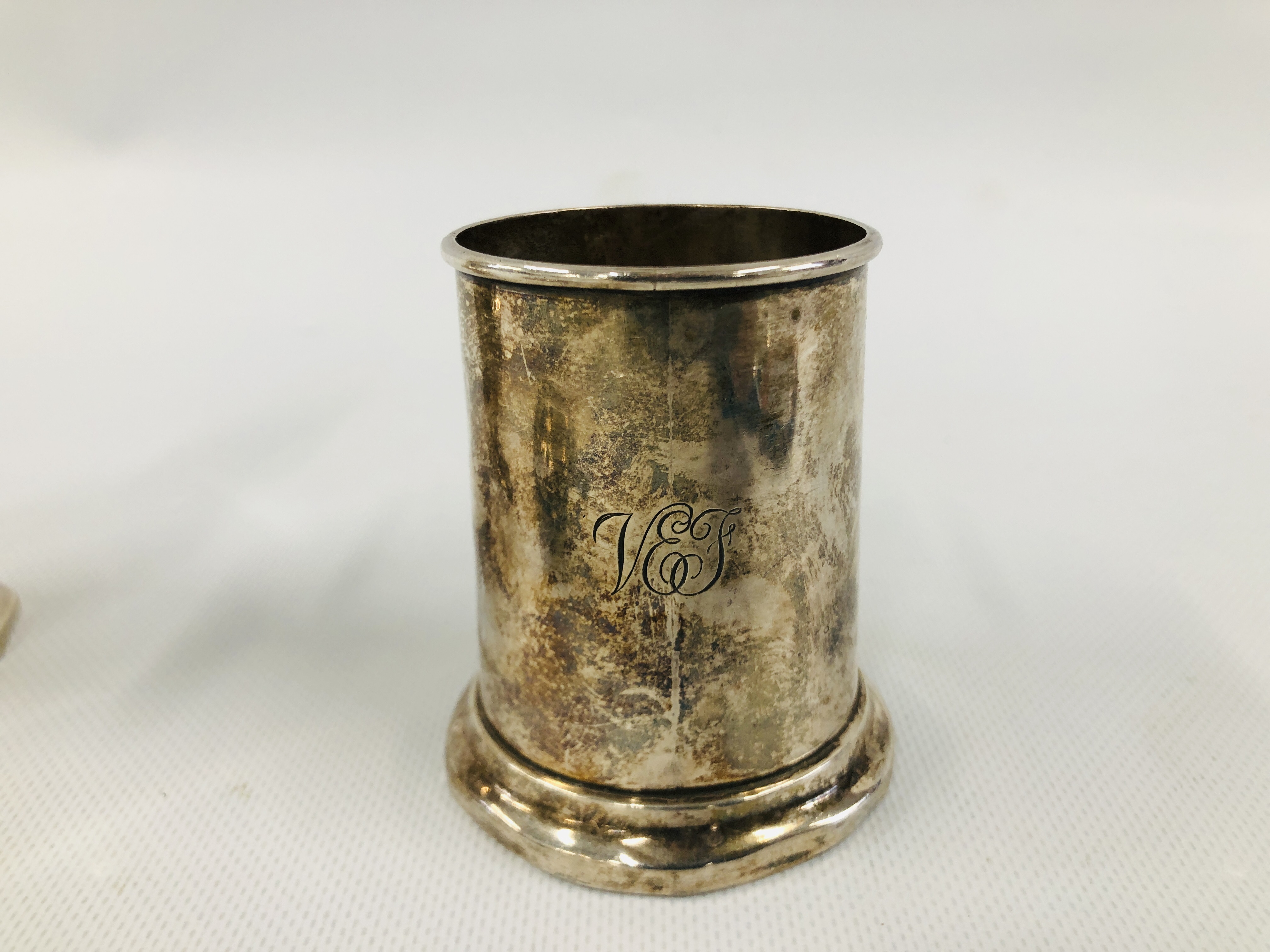 SMALL VINTAGE SILVER TANKARD, BIRMINGHAM ASSAY (RUBBED MARKS) HEIGHT 8CM. - Image 2 of 23