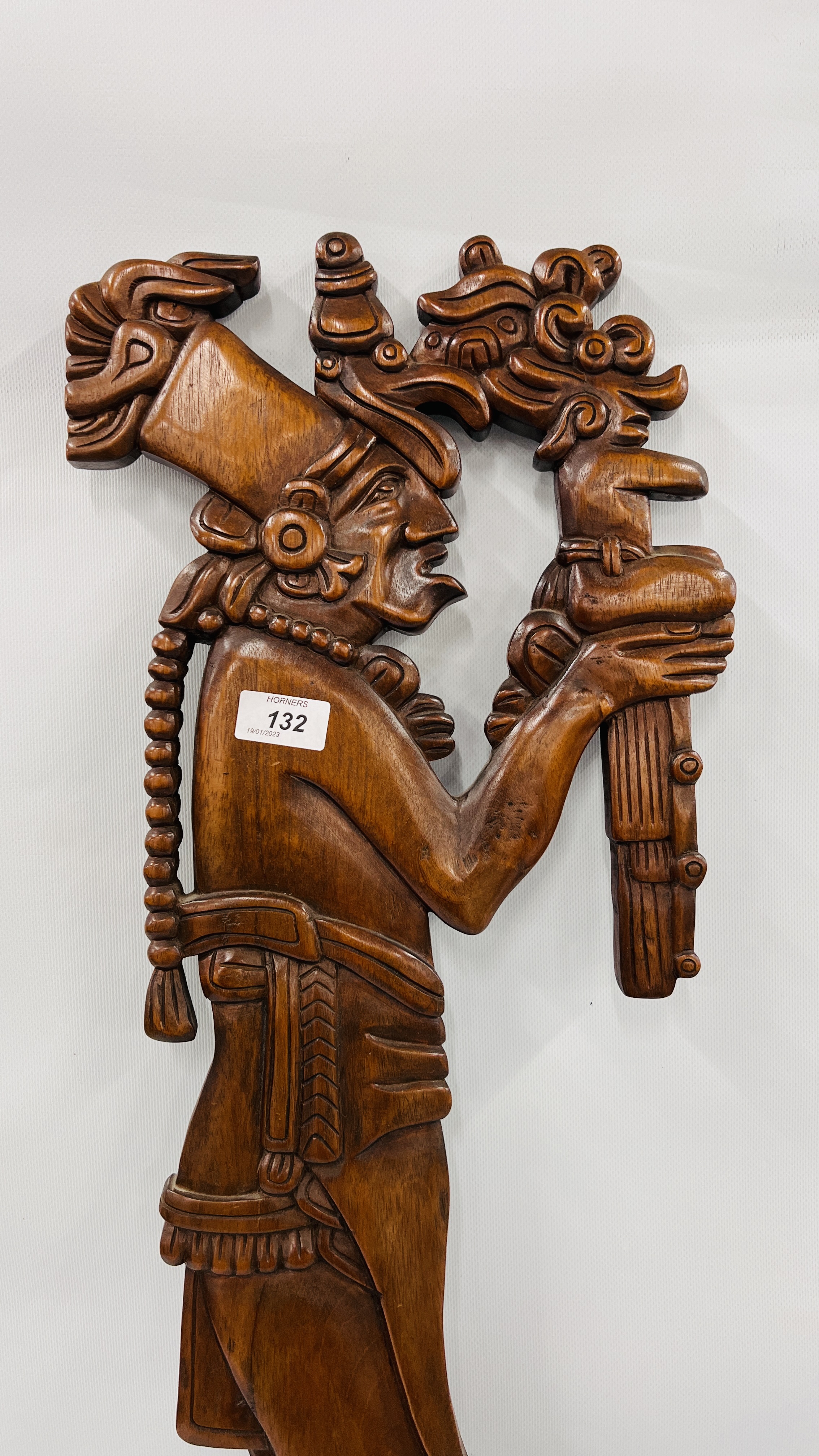 AN ETHNIC "HONDURAS" HARDWOOD WALL CARVING OF A STANDING FIGURE HEIGHT 84CM. - Image 2 of 6