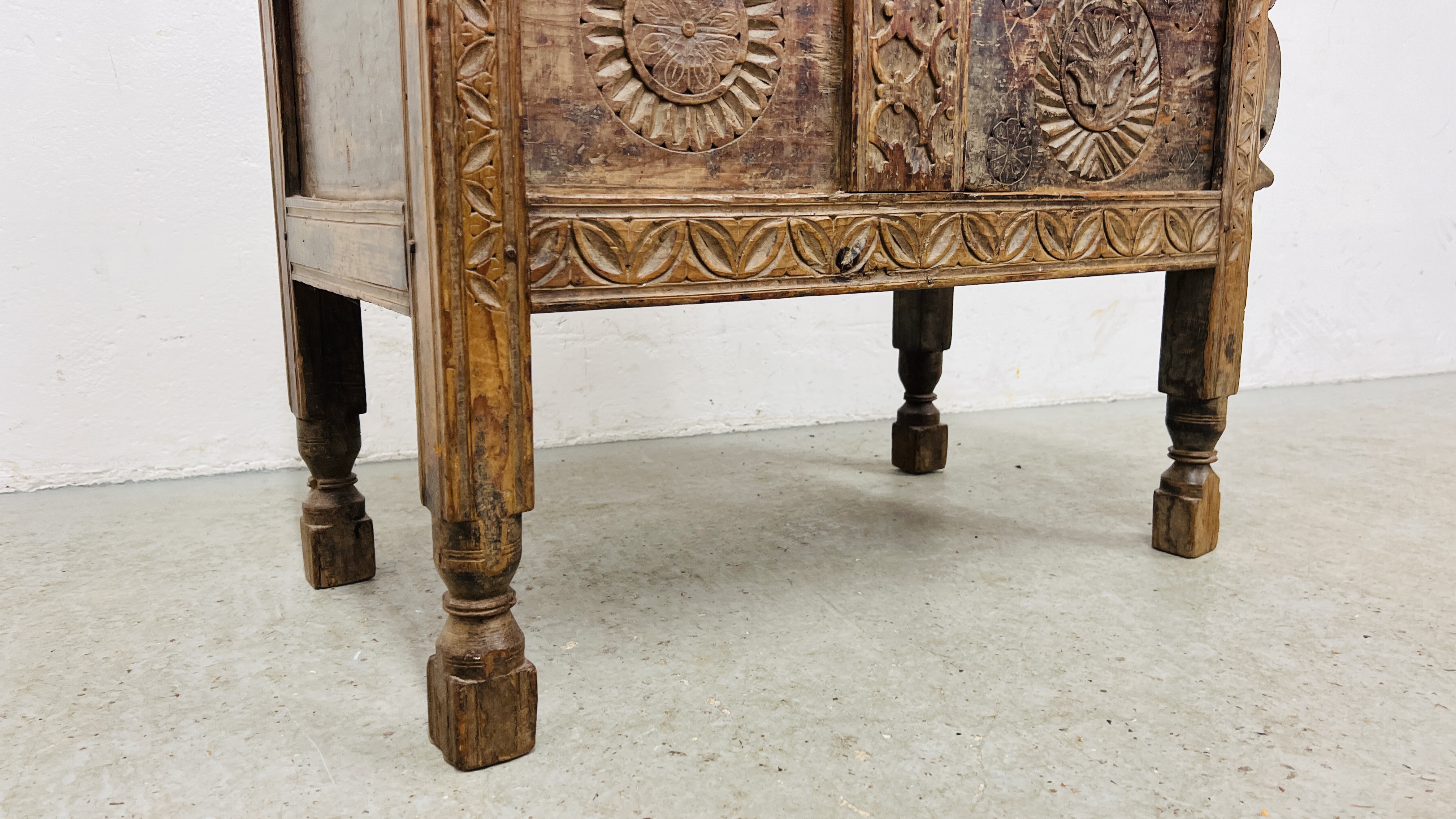 AN EASTERN HAND CARVED C19TH. DOWRY CHEST/CUPBOARD, WIDTH 71CM. DEPTH 40CM. HEIGHT 68CM. - Image 4 of 17