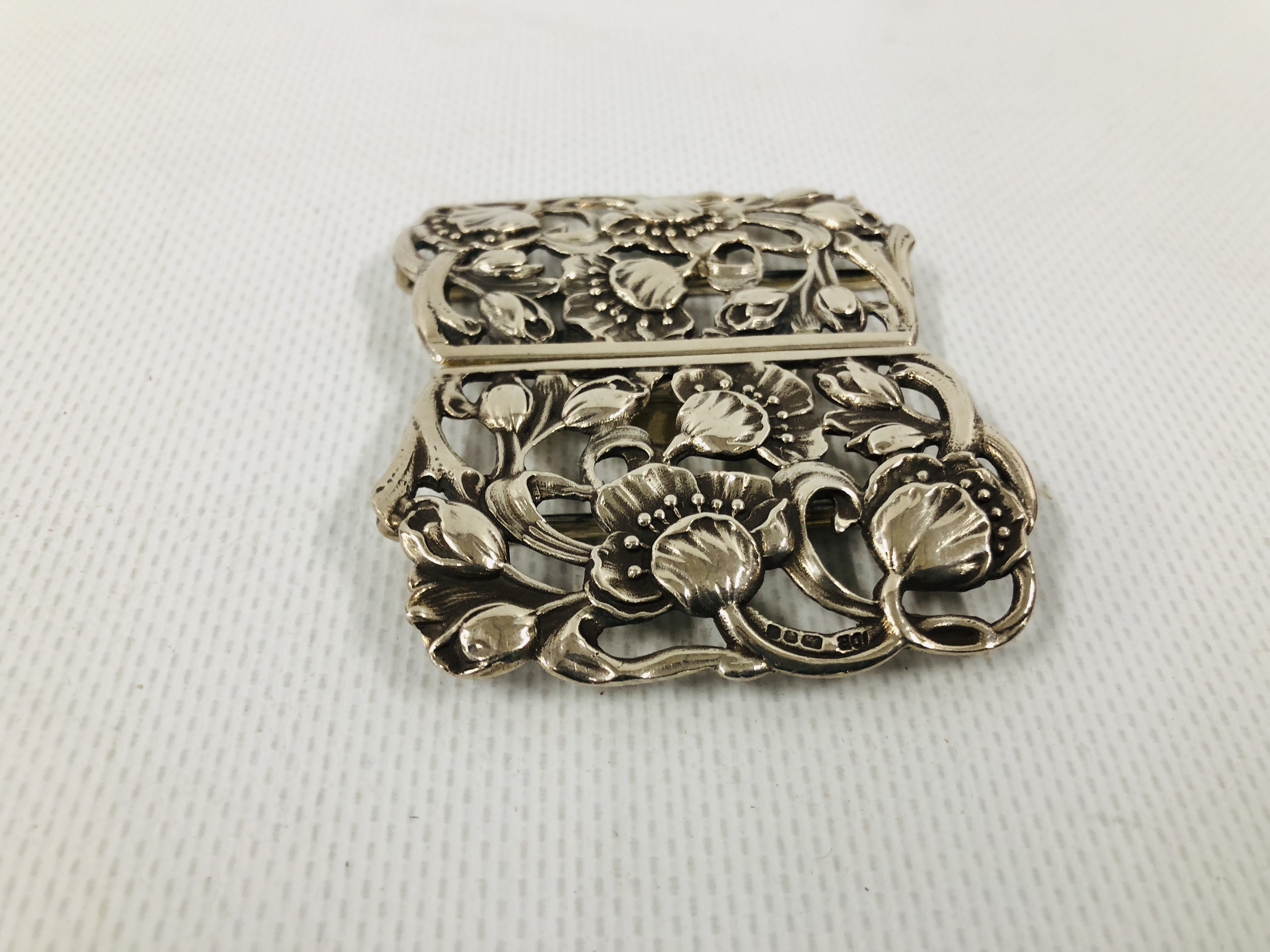 A SILVER TWO-PART BUCKLE BY IVOR BAGGOT LONDON 1998, L 7CM. - Image 3 of 6