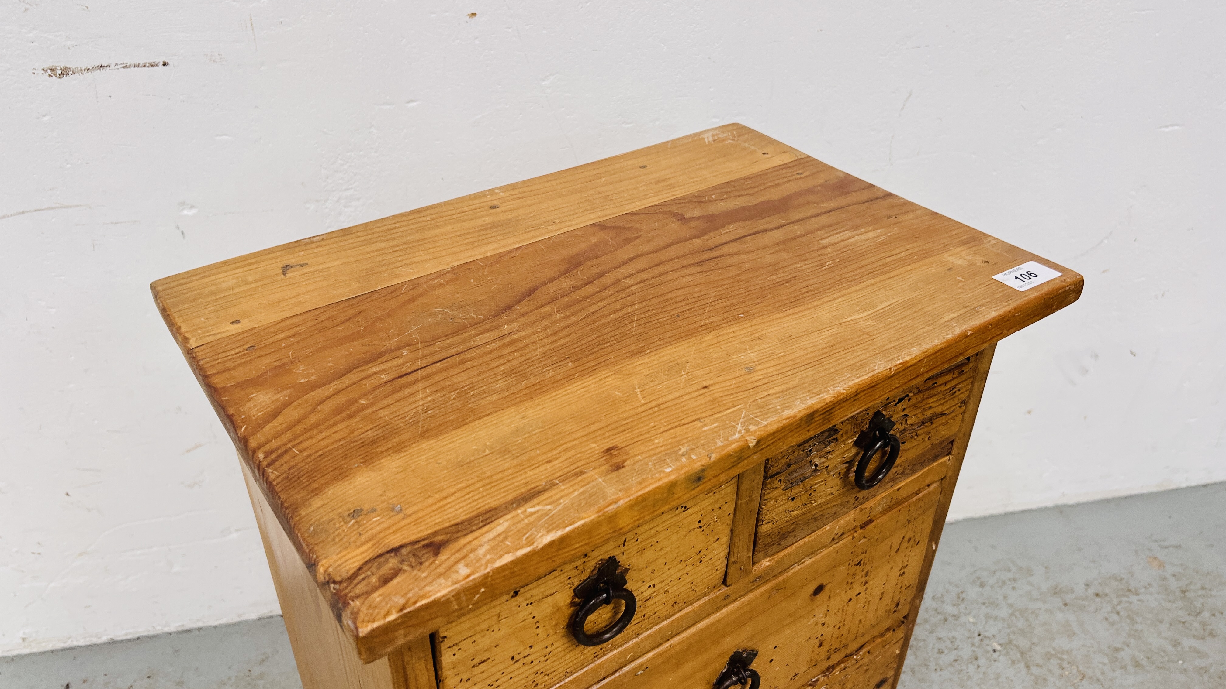 A RUSTIC PINE TWO OVER THREE DRAWER LOW CHEST HEIGHT 64CM. WIDTH 46CM. DEPTH 31CM. - Image 2 of 8