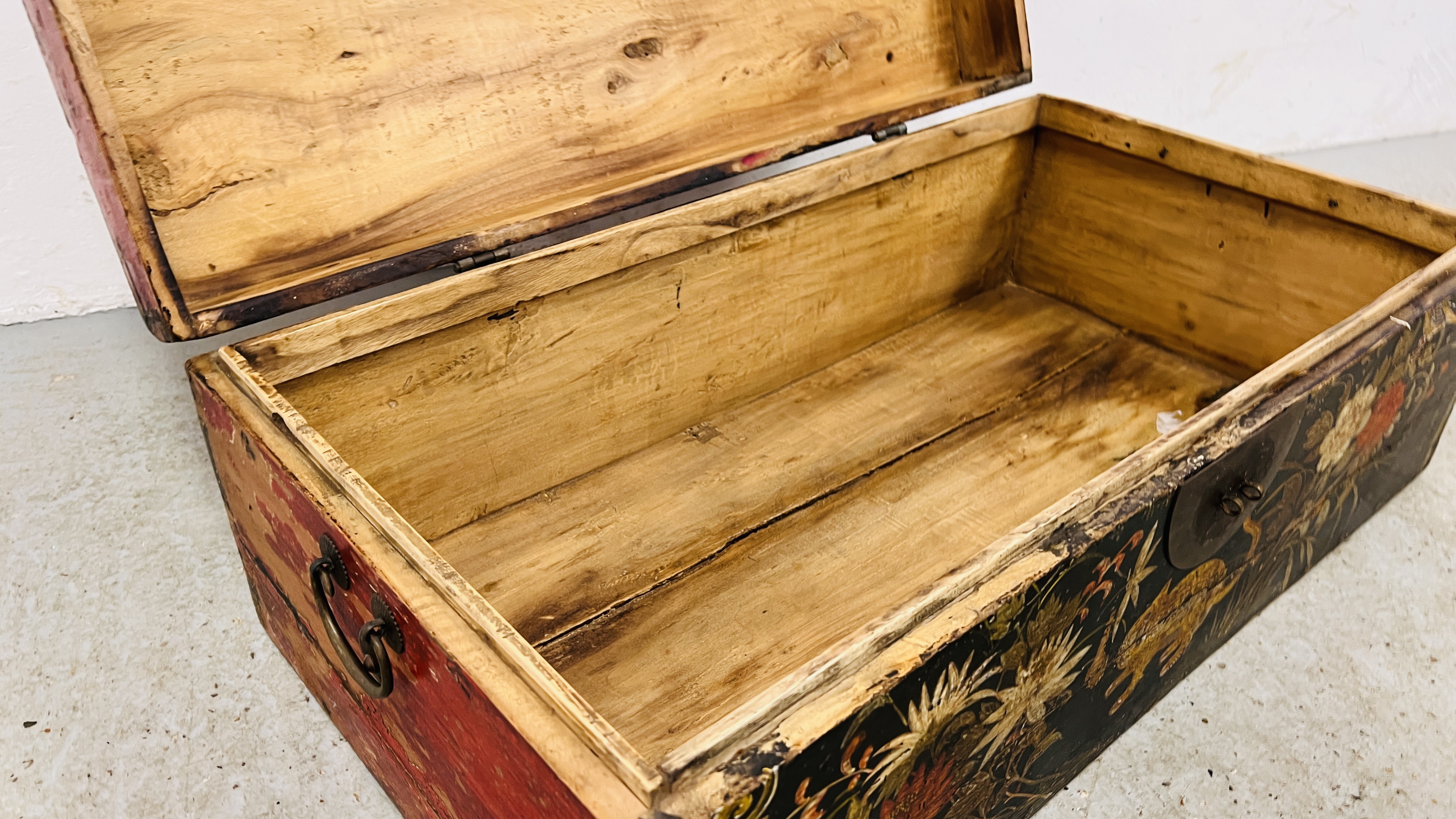 AN ANTIQUE CHINESE CAMPHOR WOOD THEATRICAL COSTUME TRUNK THE FRONT HAND PAINTED PANEL DEPICTING - Image 9 of 11