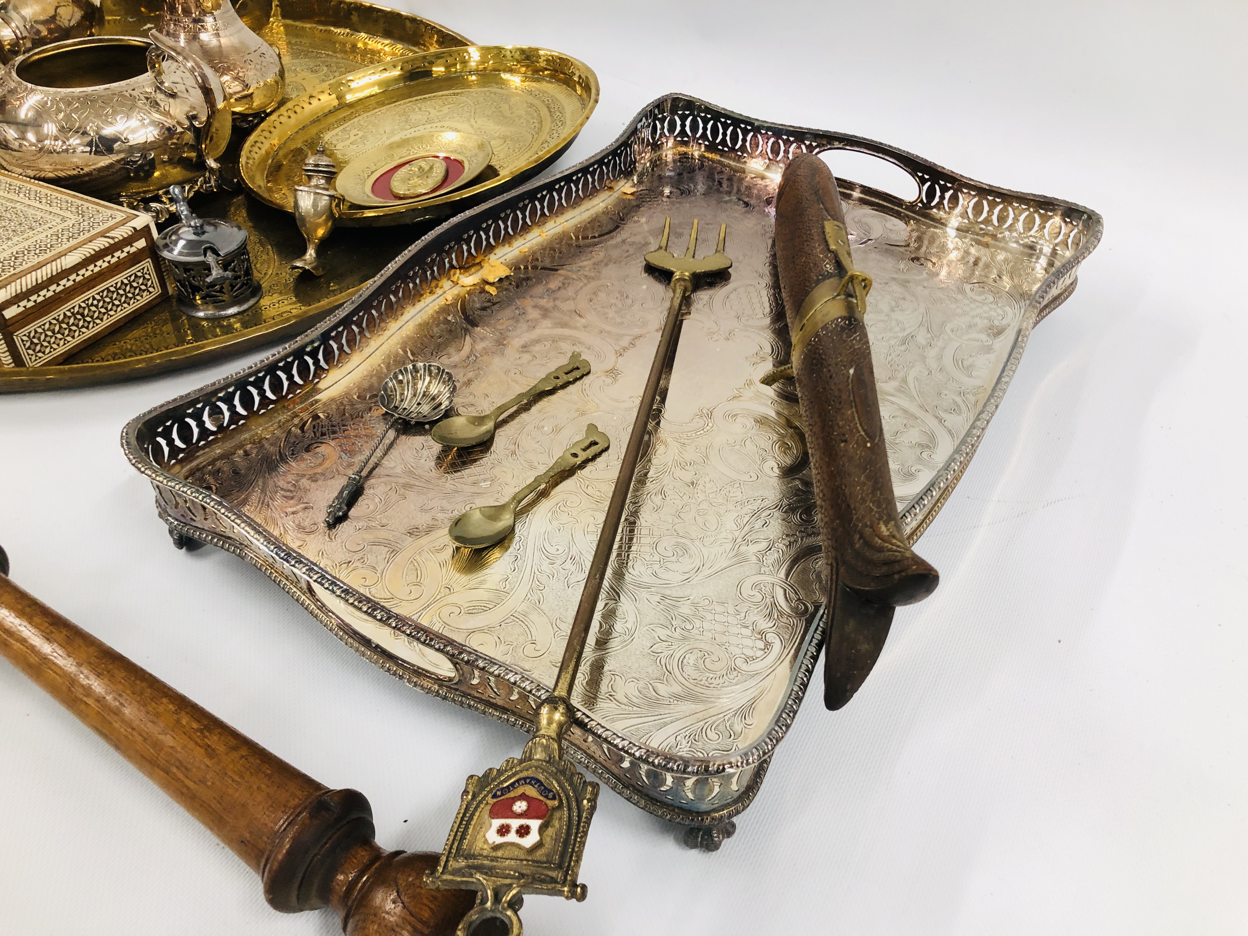 BOX OF MIXED METAL WARE TO INCLUDE A TRENCH ART CLOCK, THREE PIECE SILVER PLATED TEASET AND TRAY, - Image 7 of 11