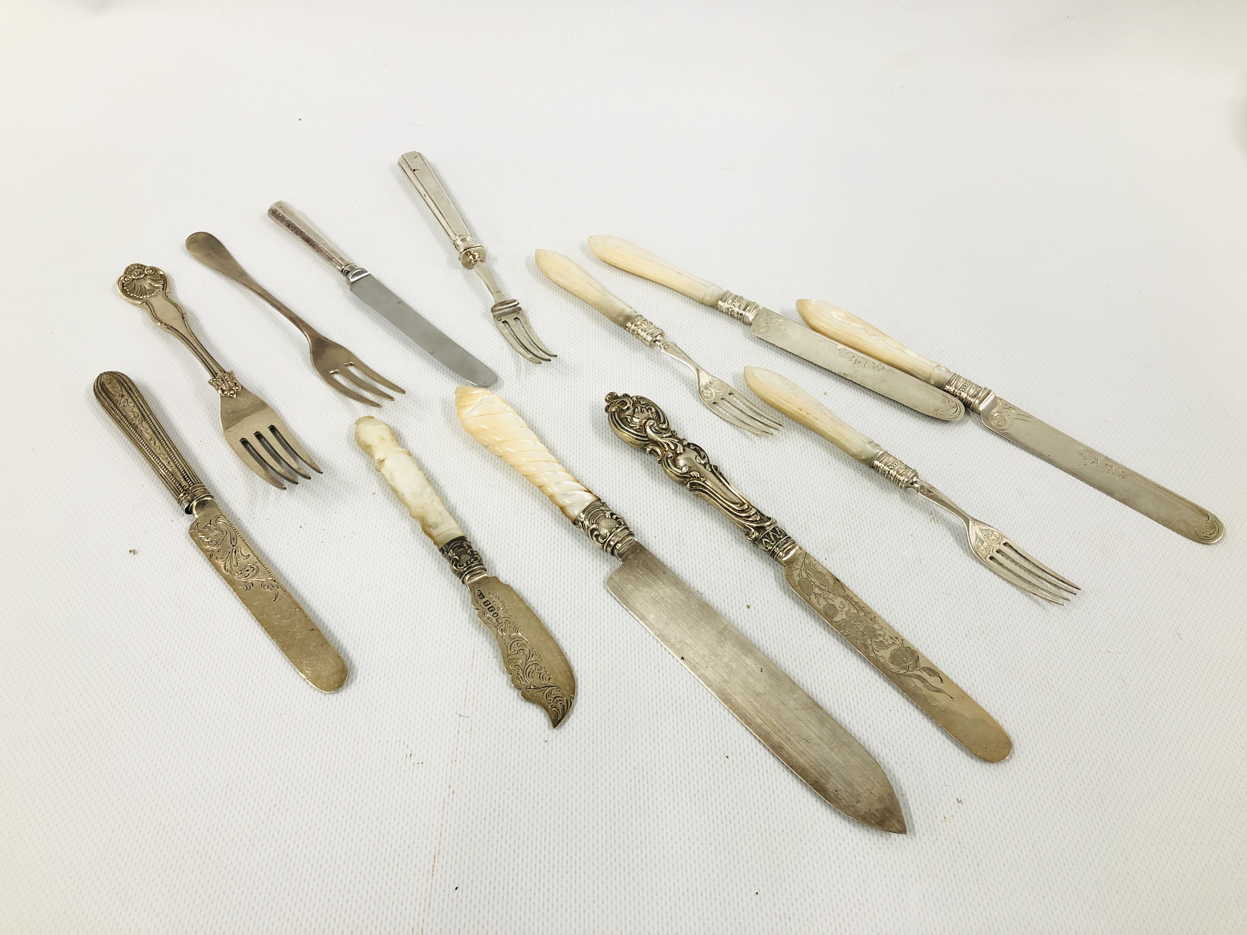 A MIXED GROUP OF SILVER FLAT WARE SOME WITH MOTHER OF PEARL HANDLES.