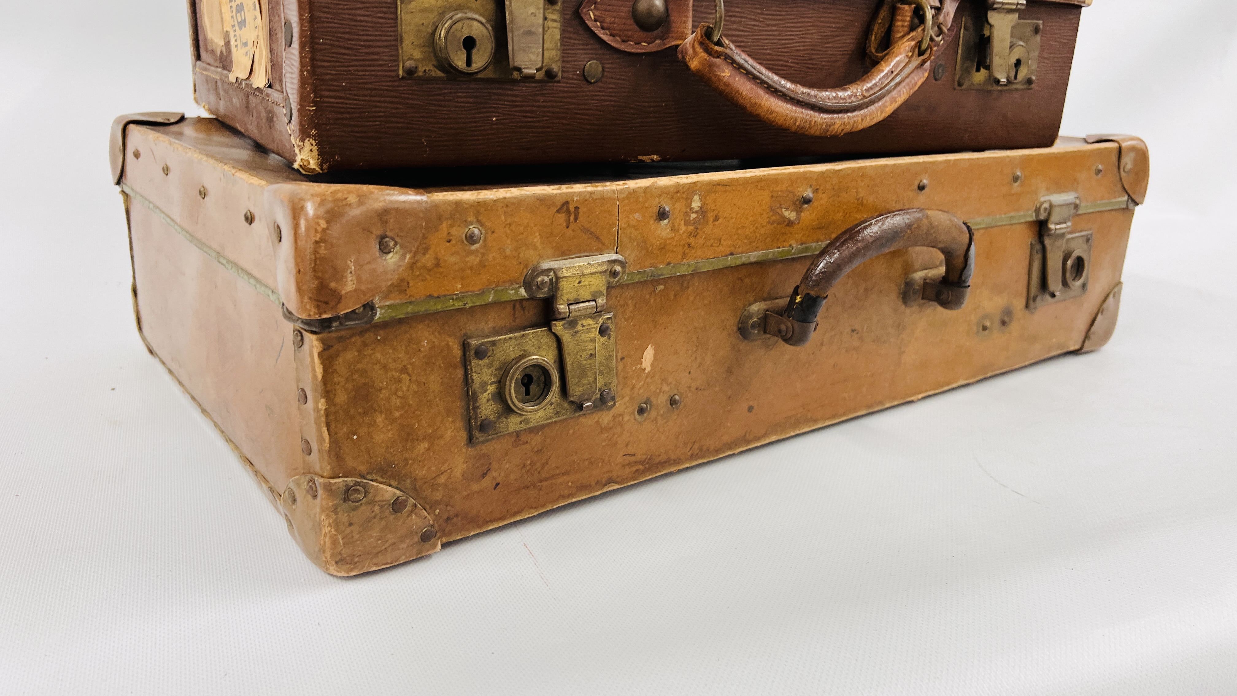 TWO VINTAGE LUGGAGE CASES ALONG WITH A LEATHER DOCUMENT CASE MARKED "BALLY" - Image 5 of 9