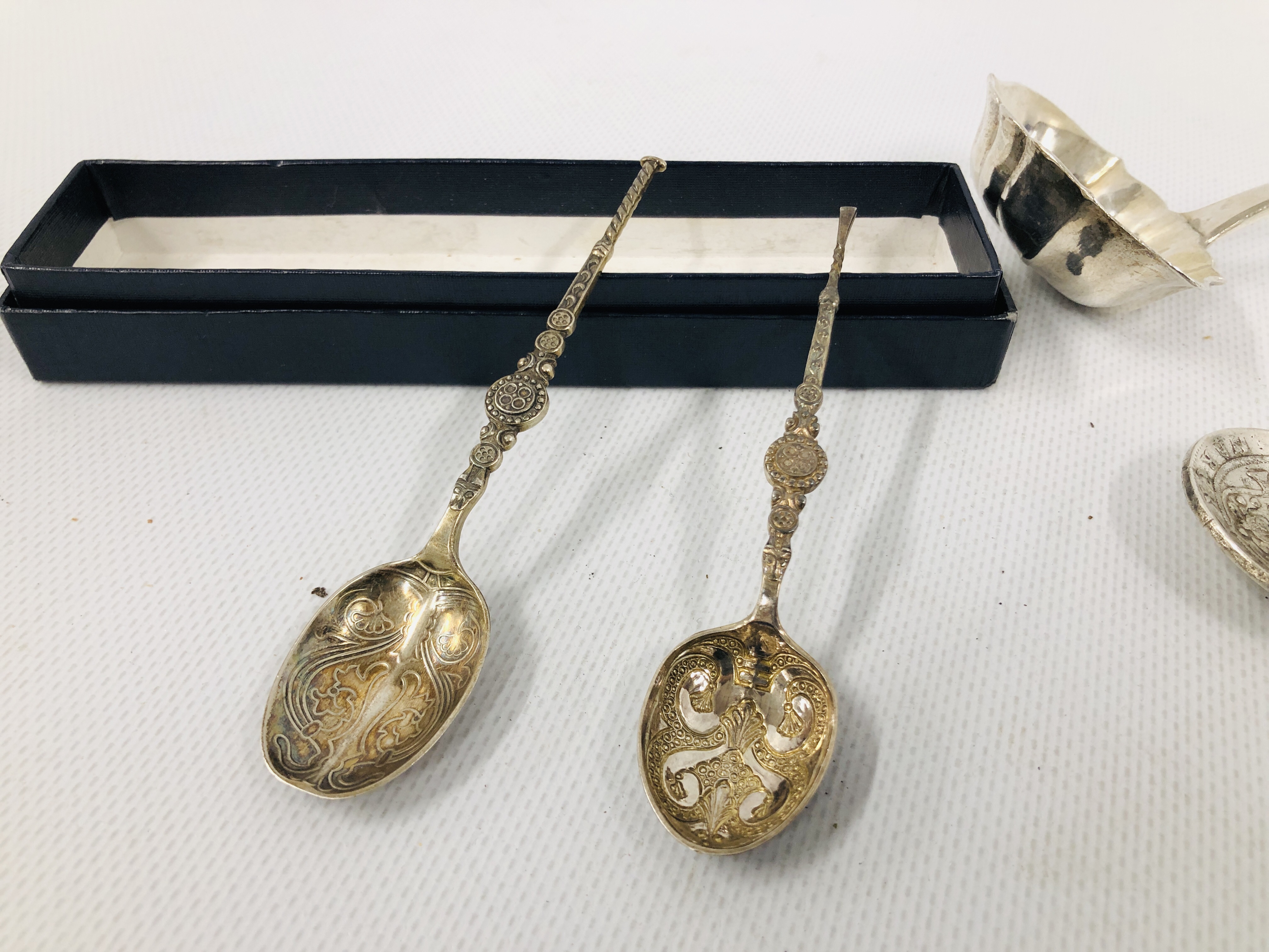 A GROUP OF SILVER SPOONS TO INCLUDE TWO ANOINTING SPOONS, BIRMINGHAM ASSAY, - Image 2 of 14