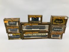 9 X BOXED 00 GAUGE MAINLINE RAILWAY MODELS TO INCLUDE CARRIAGES, ROLLING STOCK ETC.