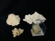 A COLLECTION OF APPROX 4 CRYSTAL AND MINERAL ROCK EXAMPLES TO INCLUDE QUARTZ, CELESTINE ETC.