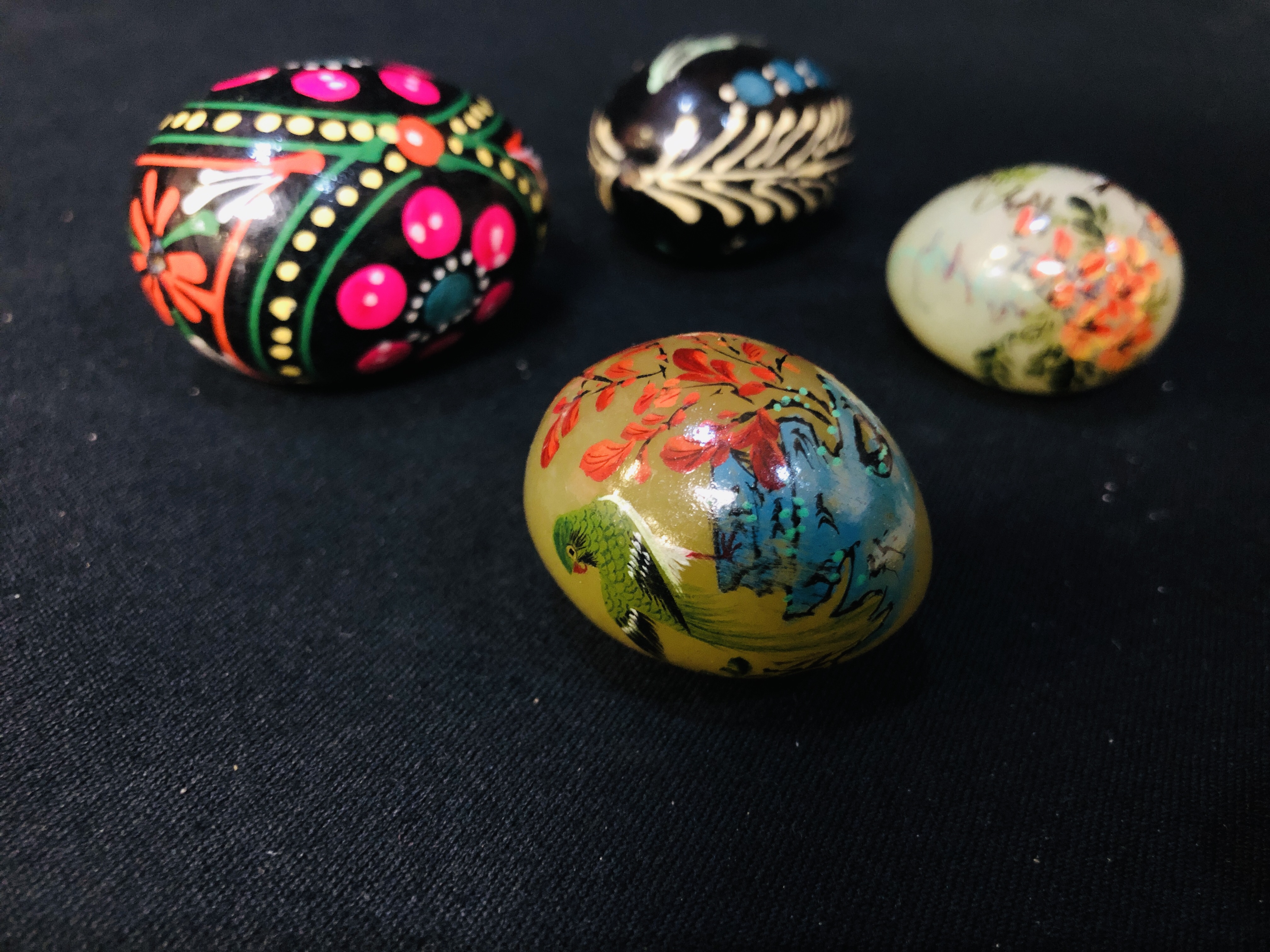 TWO POLISHED HARD STONE EGGS DECORATED WITH HANDPAINTED JAPANESE BIRDS AND FLOWERS + TWO HARD WOOD - Image 3 of 4