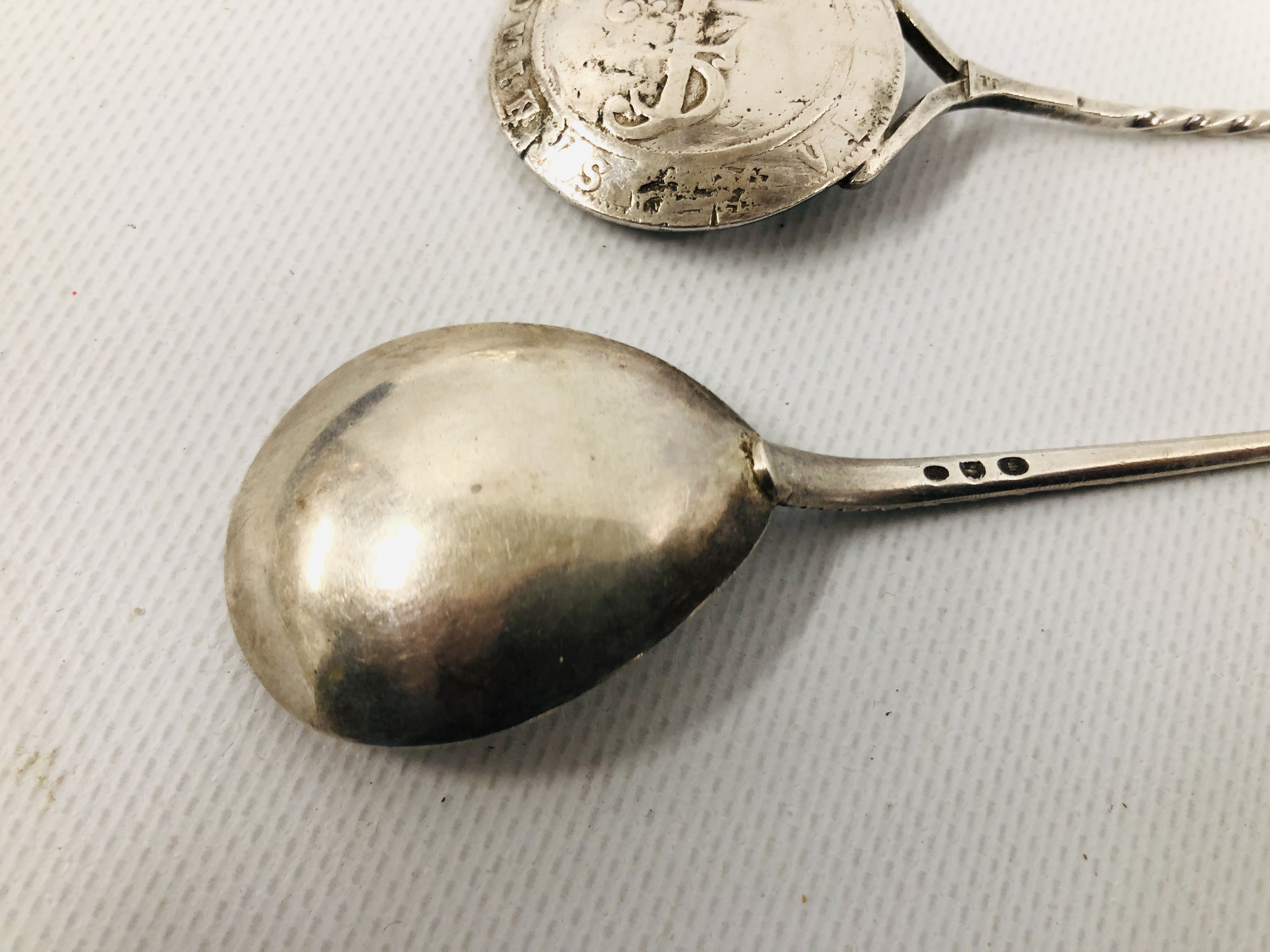 A GROUP OF SILVER SPOONS TO INCLUDE TWO ANOINTING SPOONS, BIRMINGHAM ASSAY, - Image 10 of 14