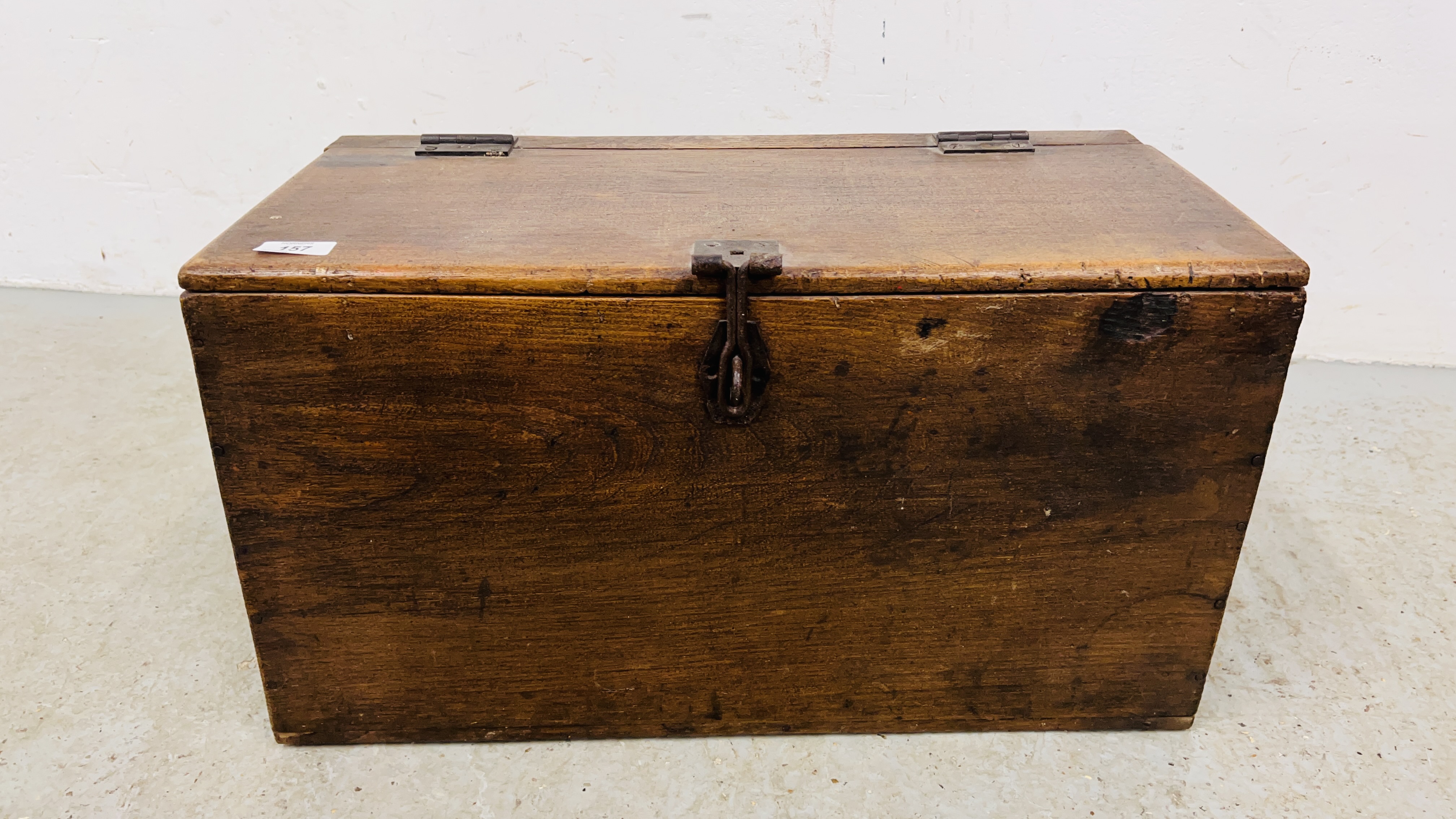 AN ANTIQUE HARDWOOD TREASURY BOX WIDTH 59CM. DEPTH 30CM. HEIGHT 32CM. - Image 3 of 7