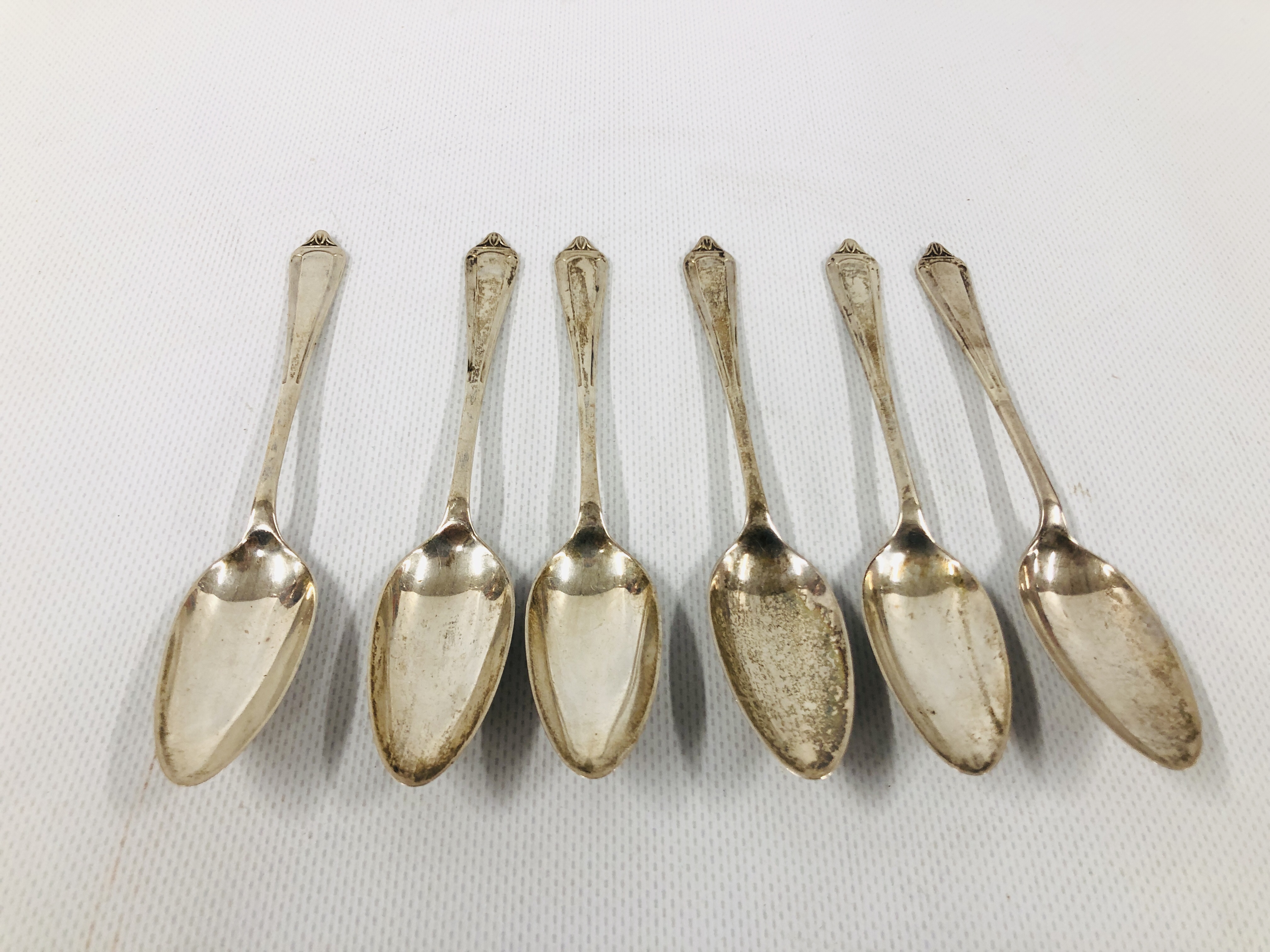 SET OF SIX SILVER GRAPEFRUIT SPOONS, BIRMINGHAM 1954.