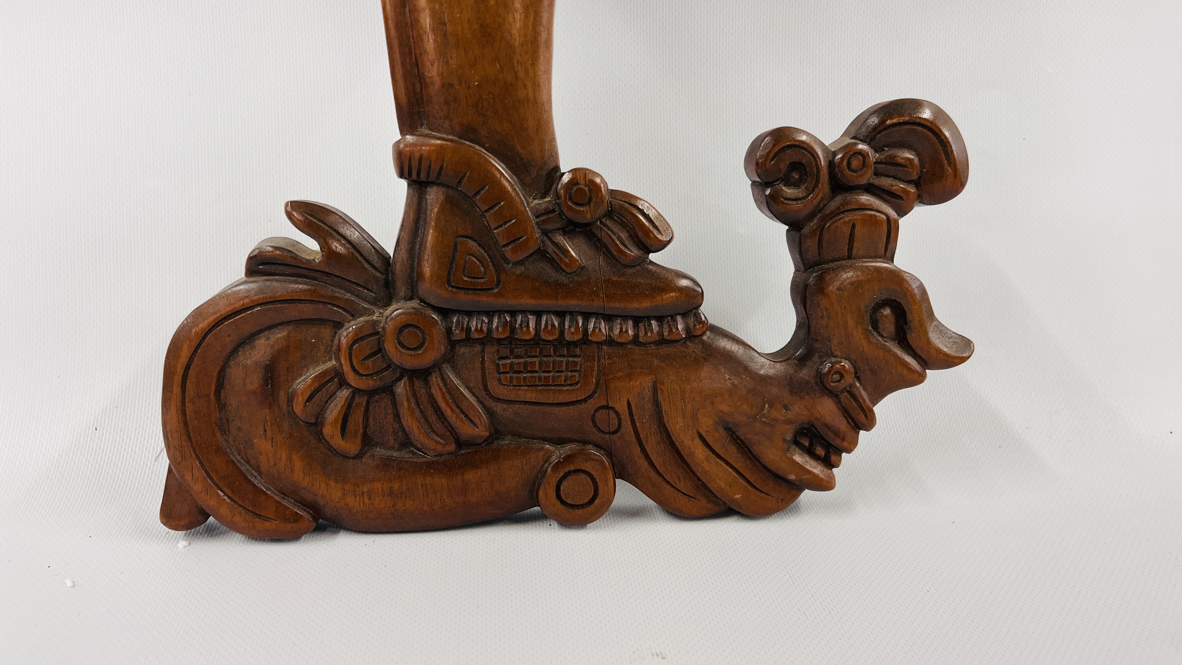 AN ETHNIC "HONDURAS" HARDWOOD WALL CARVING OF A STANDING FIGURE HEIGHT 84CM. - Image 4 of 6