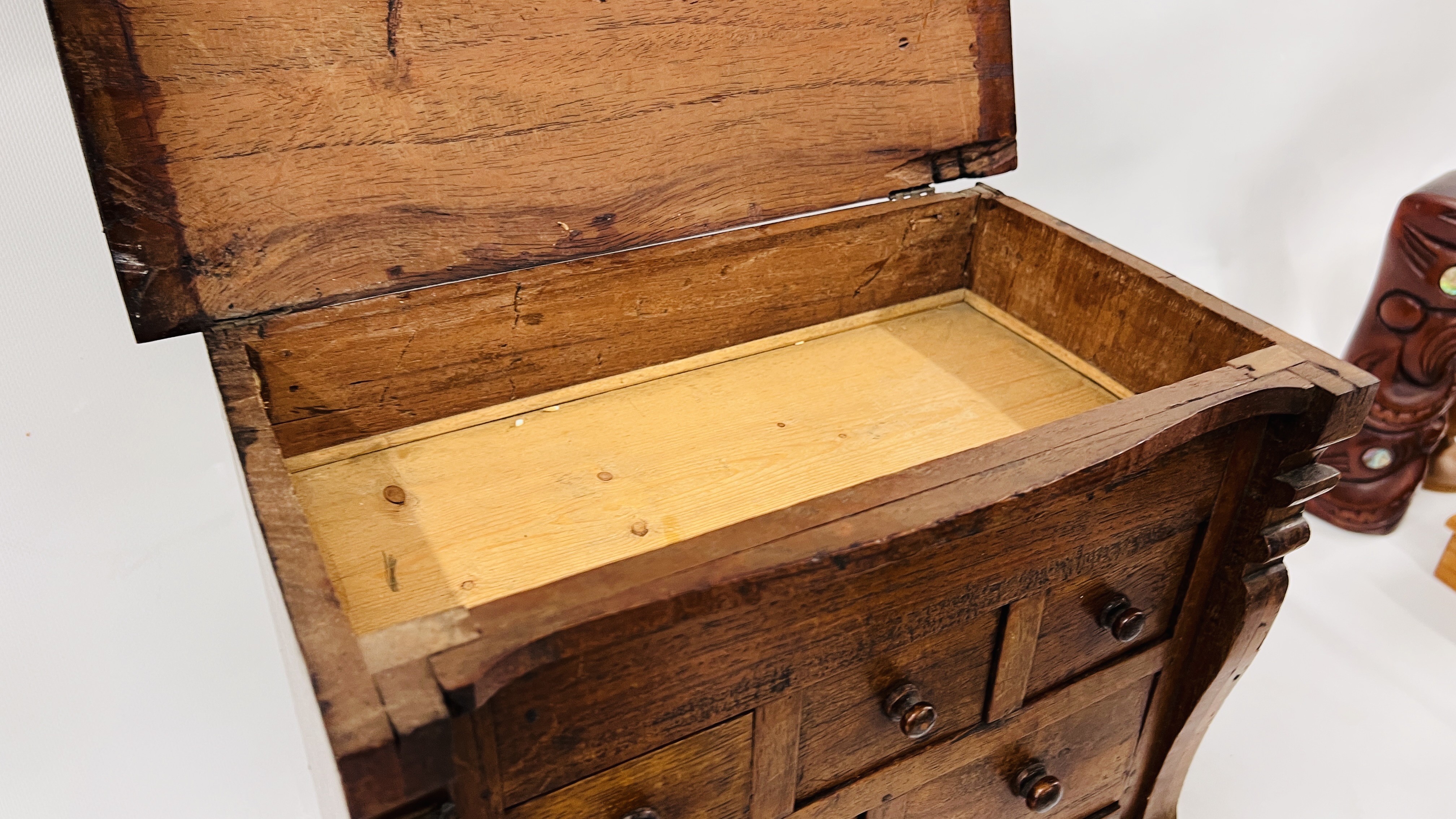 A MINIATURE HARDWOOD MULTI DRAWER CHEST WITH HINGED TOP - WOULD BE IDEAL FOR SEWING ACCESSORIES - Image 6 of 9