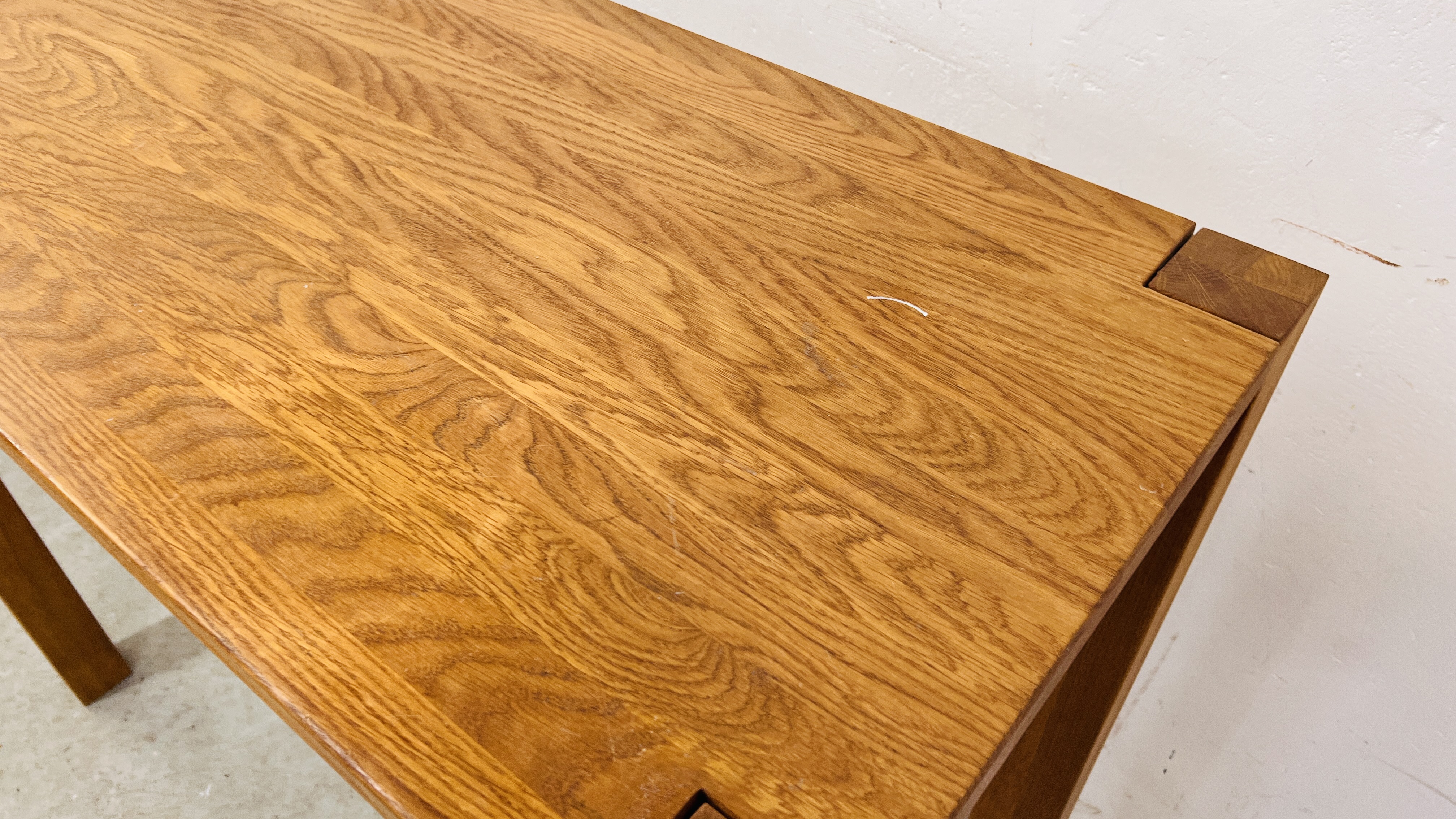 A HEAVY OAK RECTANGULAR BREAKFAST BAR/BAR TABLE ON FOUR SQUARE SUPPORTS WIDTH 120CM. DEPTH 50CM. - Image 10 of 12