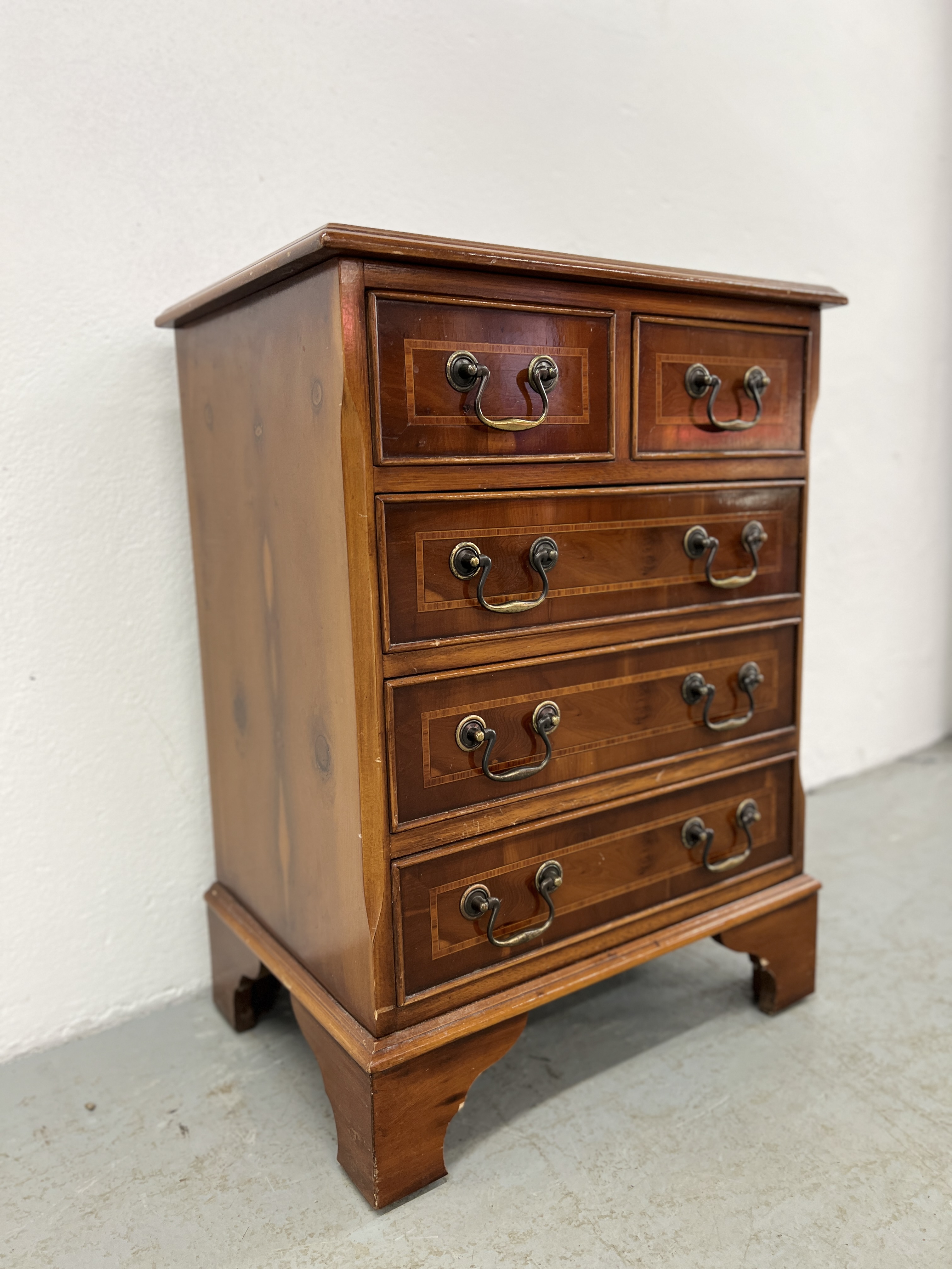 REPRODUCTION MINIATURE TWO OVER THREE DRAWER CHEST WITH INLAID BANDING WIDTH 46.5CM. DEPTH 32.5CM. - Image 4 of 9