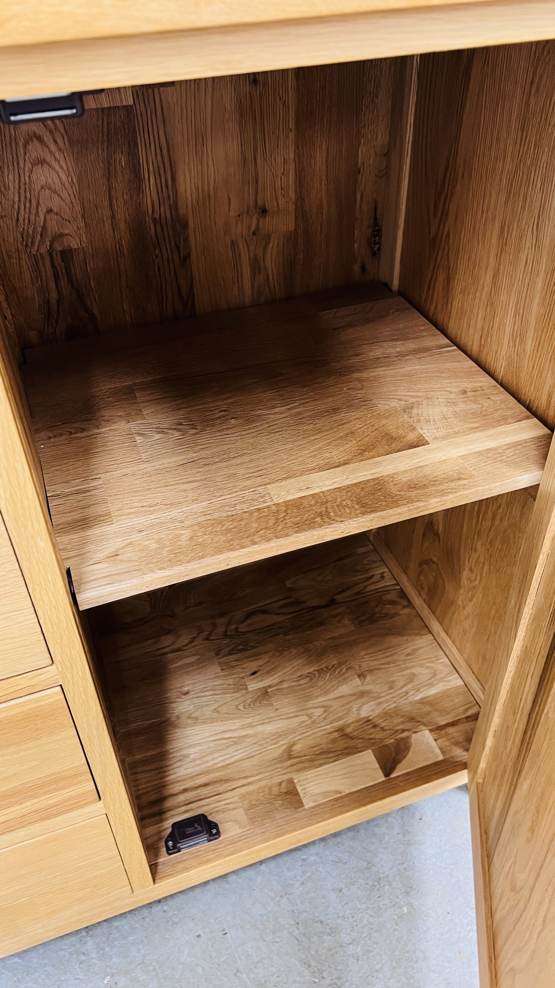 MODERN SOLID LIGHT OAK SIDEBOARD THREE CENTRAL DRAWERS FLANKED BY TWO CUPBOARD DOORS, W 131CM, - Image 9 of 14