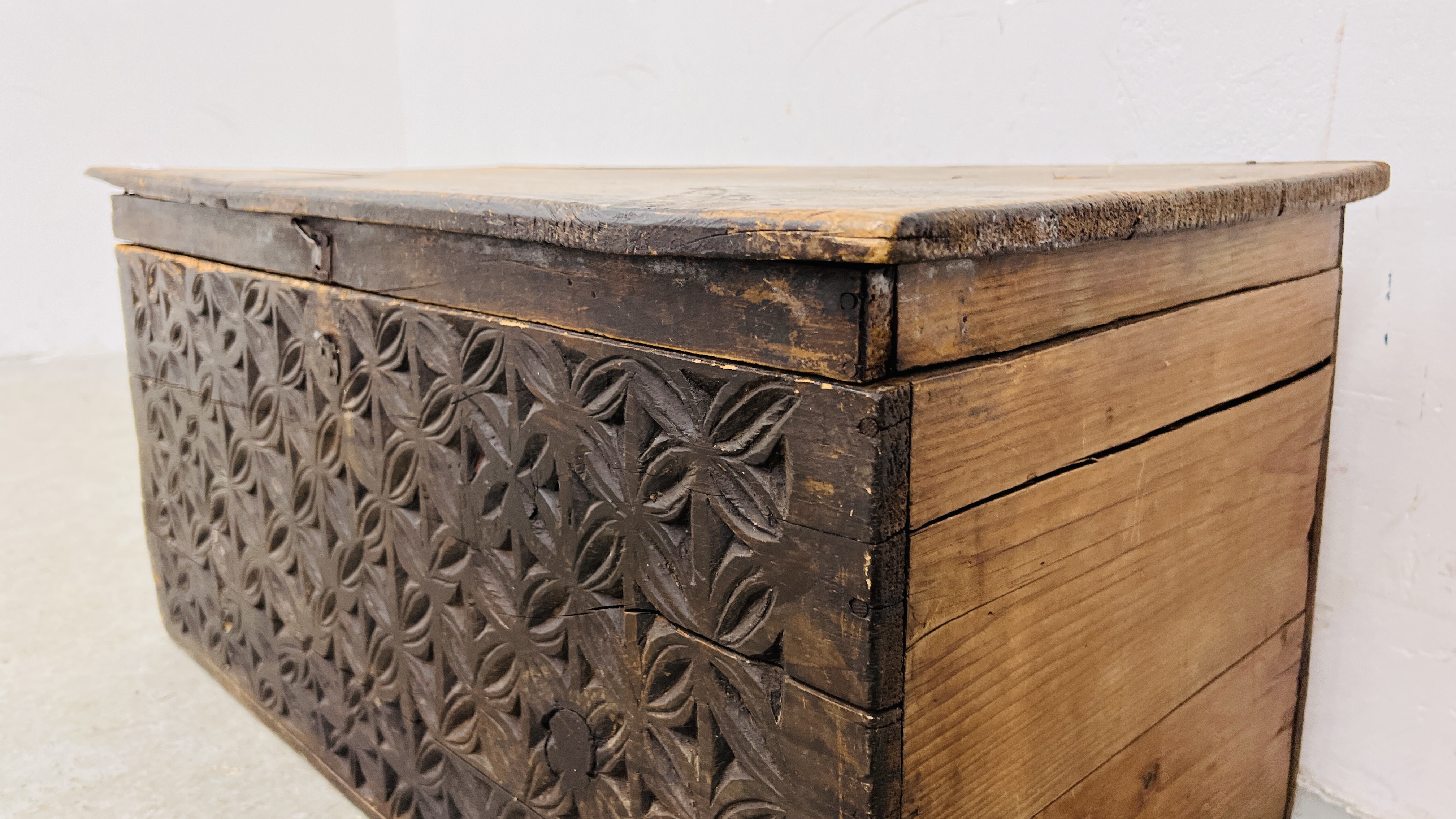 AN ANTIQUE PINE BLANKET CHEST WITH HAND CARVED FRONT PANEL WIDTH 85CM. DEPTH 43CM. HEIGHT 42CM. - Image 6 of 9