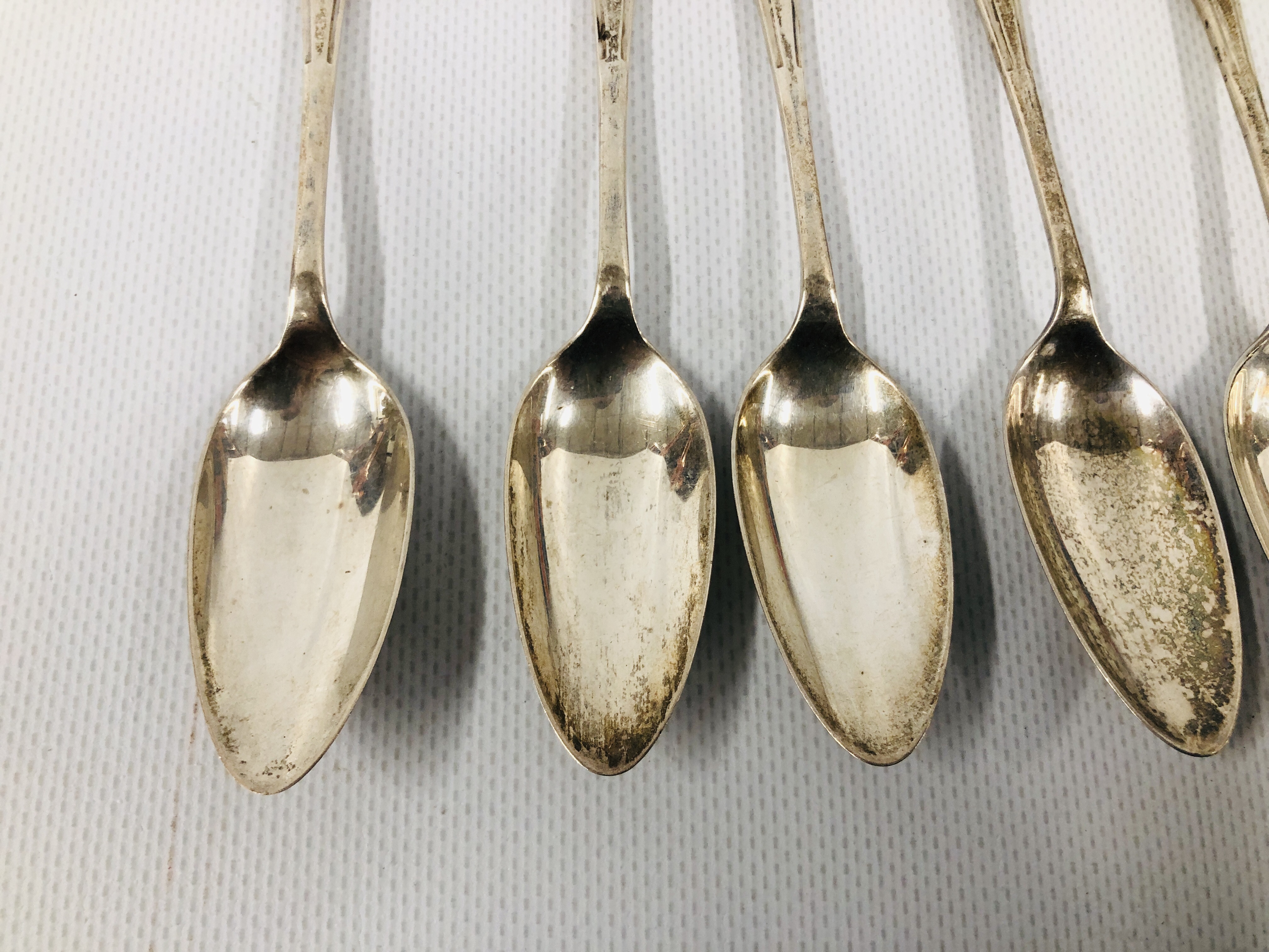 SET OF SIX SILVER GRAPEFRUIT SPOONS, BIRMINGHAM 1954. - Image 2 of 9