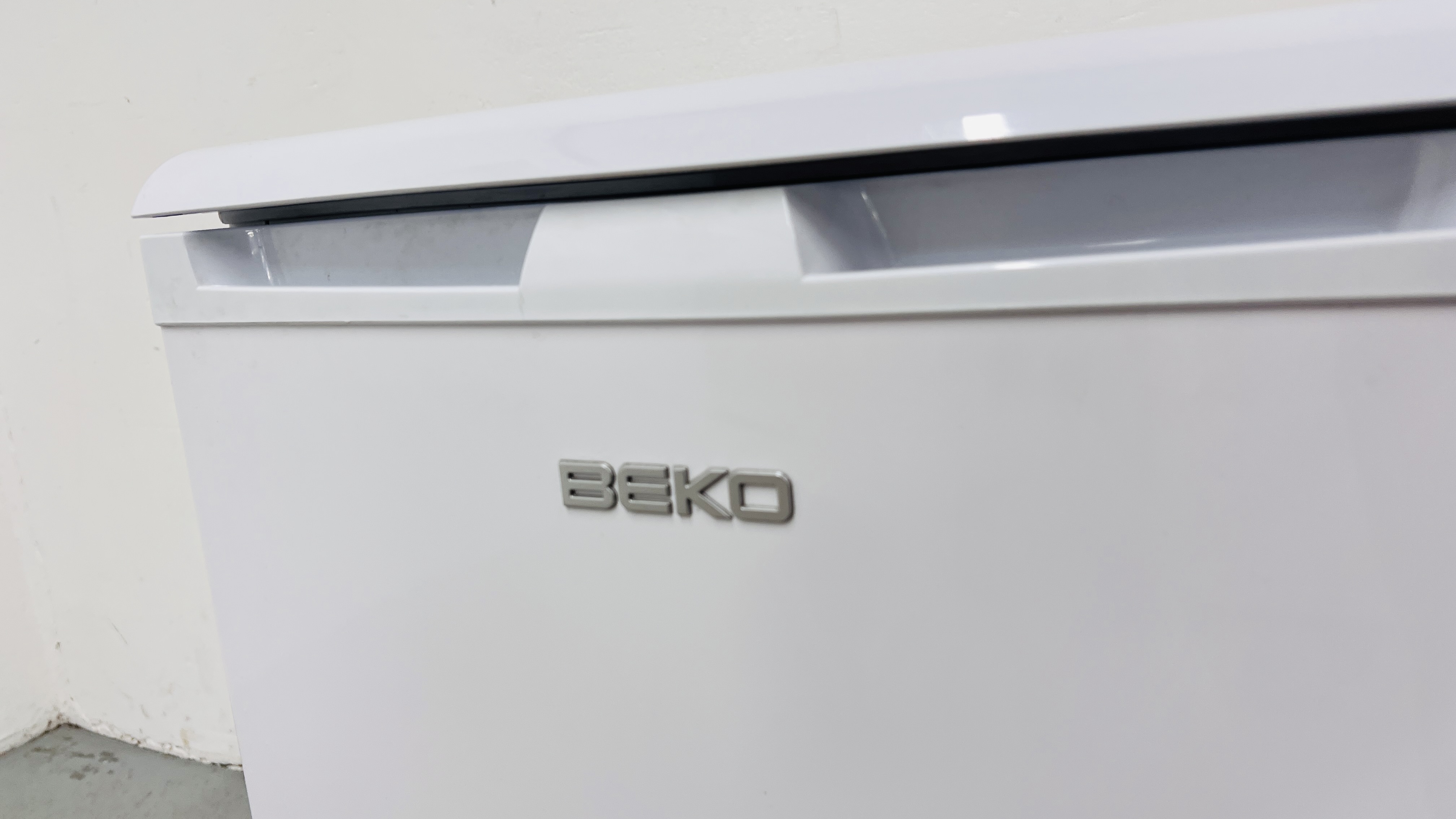 BEKO UNDER COUNTER FREEZER - SOLD AS SEEN - Image 5 of 7