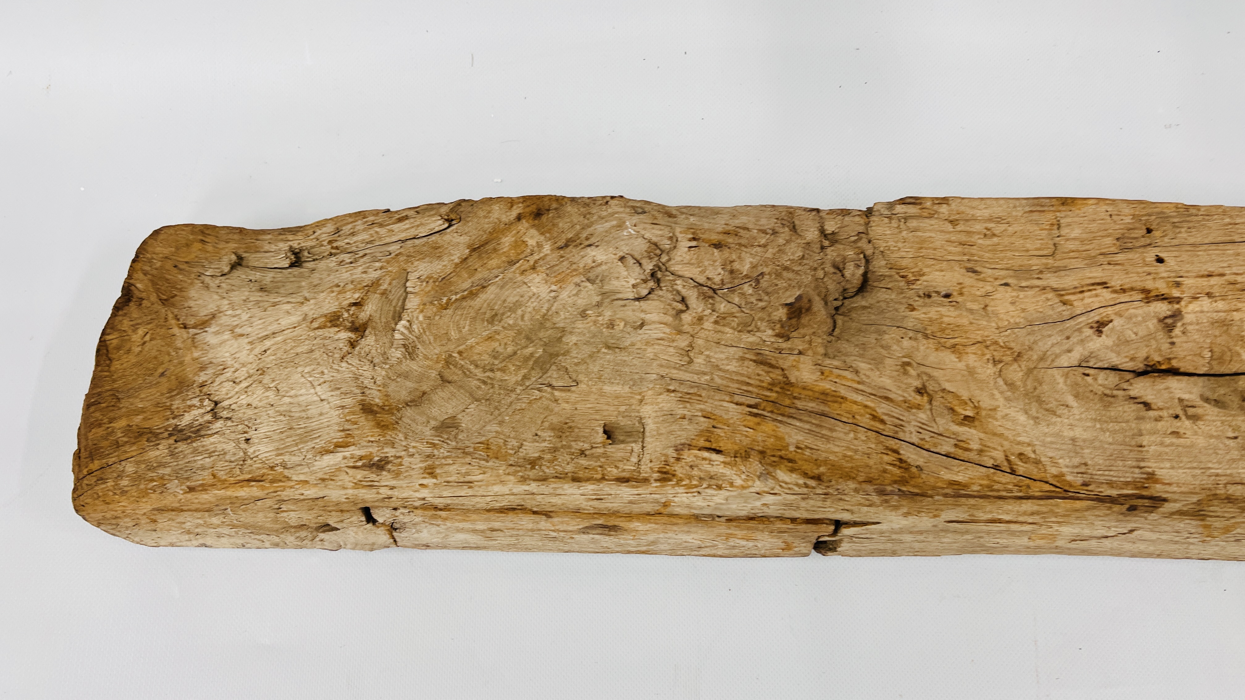 AN ANTIQUE HEAVILY CARVED HARDWOOD TIMBER BEAM WITH ISLAMIC RELIGIOUS INSCRIPTION LENGTH `34CM. - Image 14 of 18