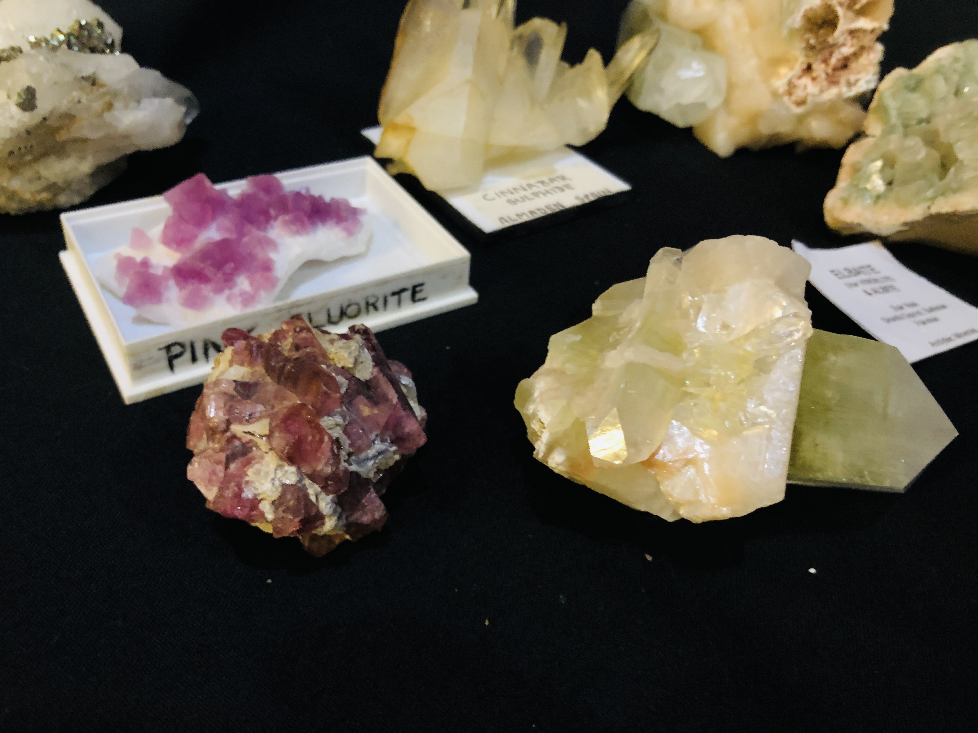 A COLLECTION OF APPROX 7 CRYSTAL AND MINERAL ROCK EXAMPLES TO INCLUDE CINNABAR SULPHIDE, - Image 2 of 4