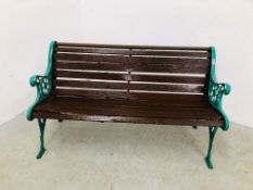 A GARDEN BENCH WITH DECORATIVE CAST METAL ENDS (SOME REFURBISHMENT REQUIRED) LENGTH 127CM.