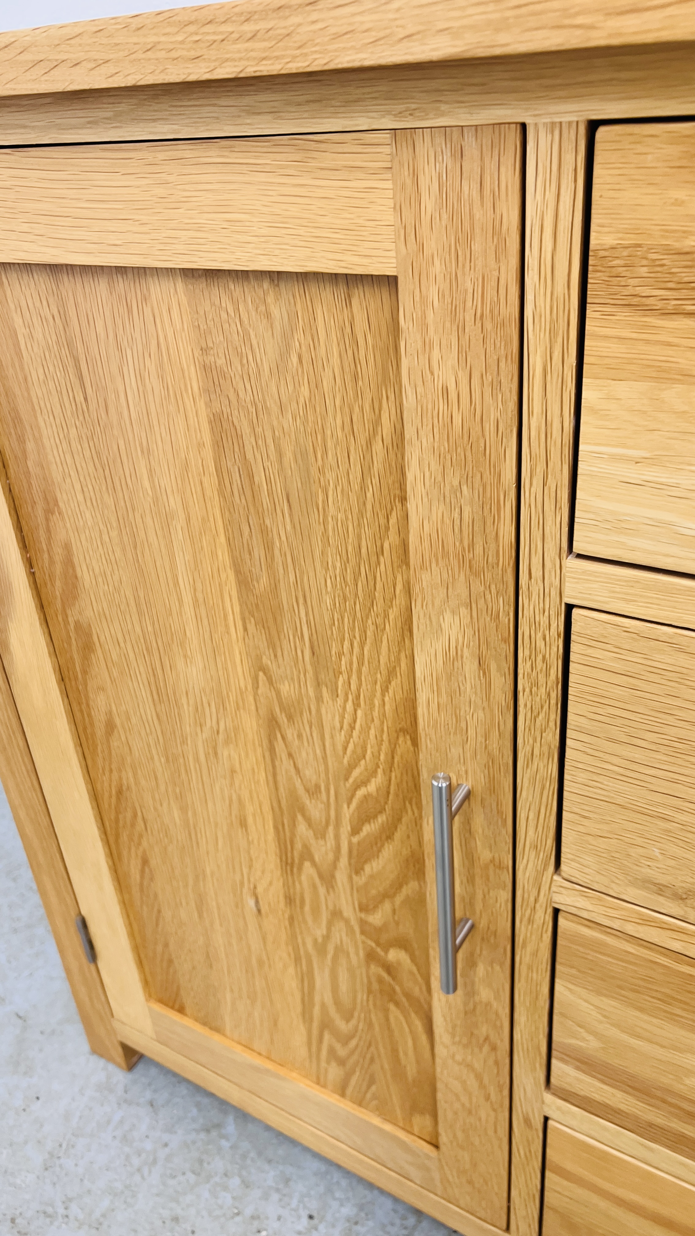 MODERN SOLID LIGHT OAK SIDEBOARD THREE CENTRAL DRAWERS FLANKED BY TWO CUPBOARD DOORS, W 131CM, - Image 7 of 14