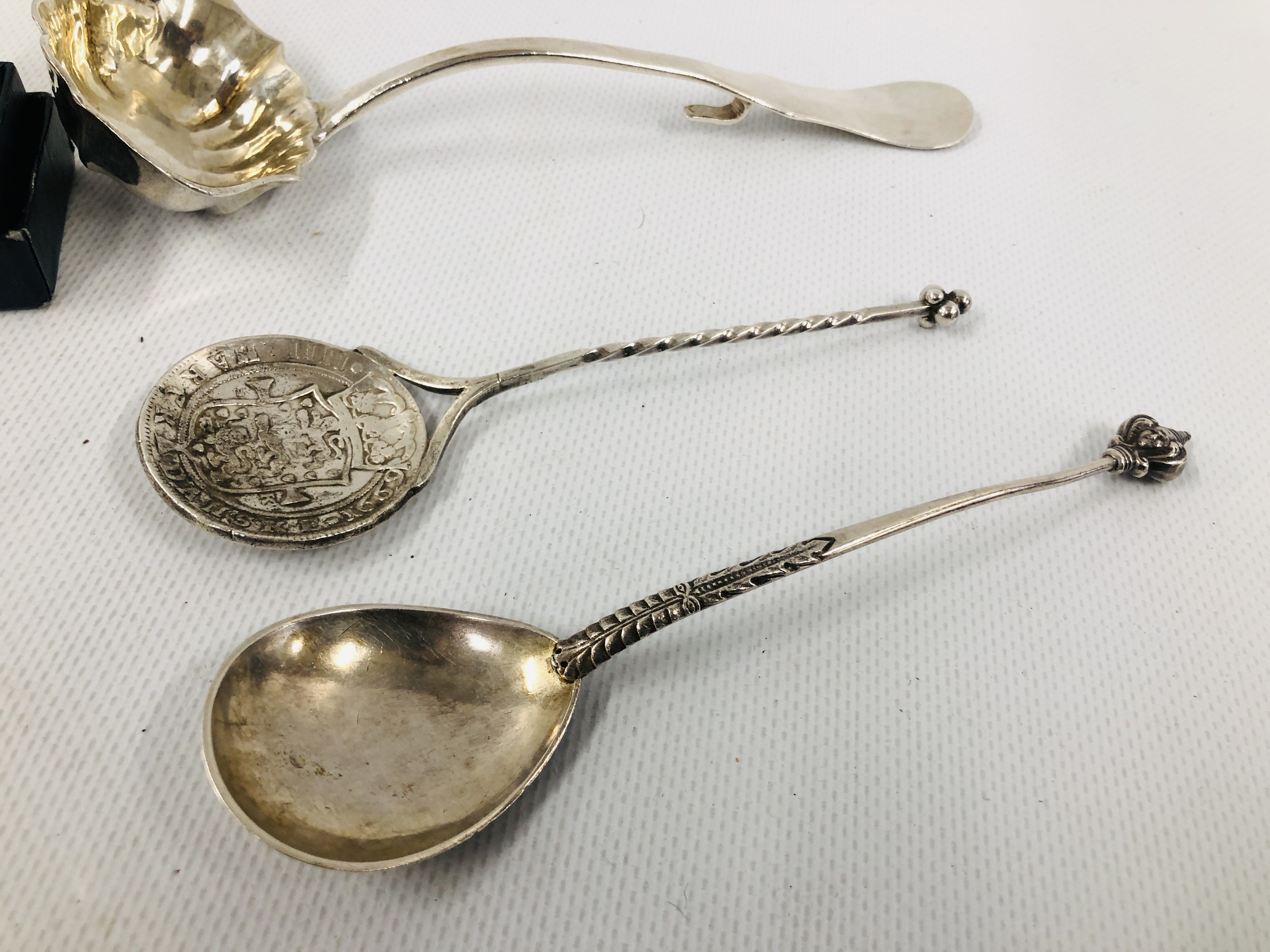 A GROUP OF SILVER SPOONS TO INCLUDE TWO ANOINTING SPOONS, BIRMINGHAM ASSAY, - Image 3 of 14