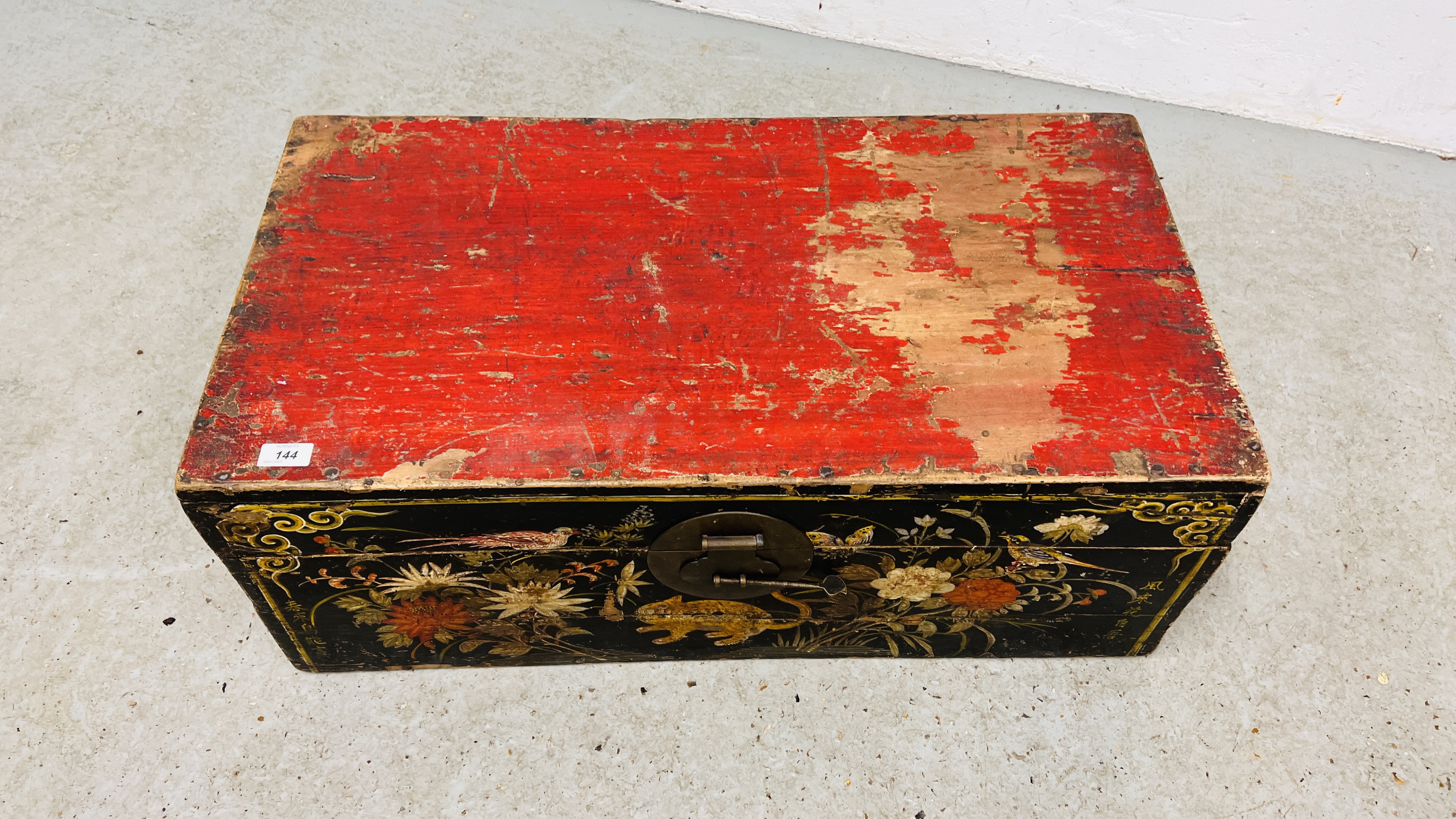 AN ANTIQUE CHINESE CAMPHOR WOOD THEATRICAL COSTUME TRUNK THE FRONT HAND PAINTED PANEL DEPICTING - Image 2 of 11