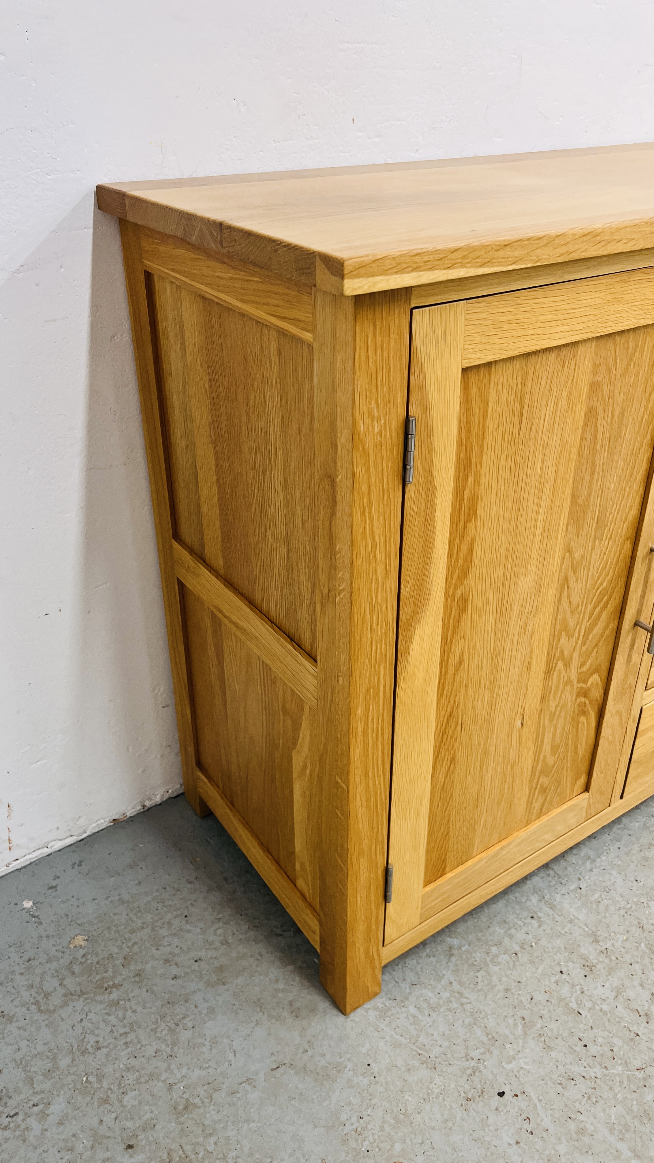 MODERN SOLID LIGHT OAK SIDEBOARD THREE CENTRAL DRAWERS FLANKED BY TWO CUPBOARD DOORS, W 131CM, - Image 4 of 14