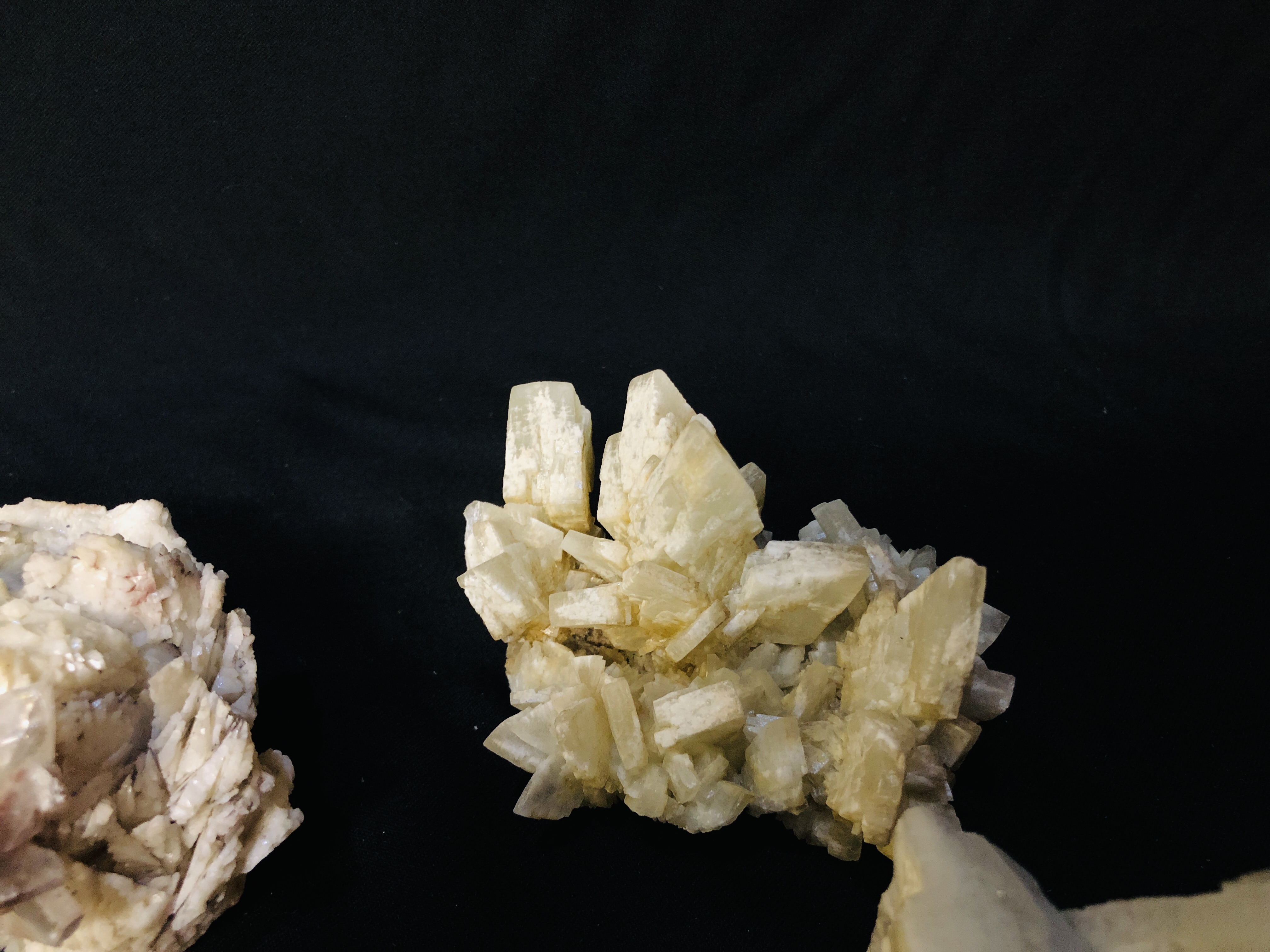 A COLLECTION OF APPROX 5 CRYSTAL AND MINERAL ROCK EXAMPLES TO INCLUDE QUARTZ ETC. - Image 3 of 5