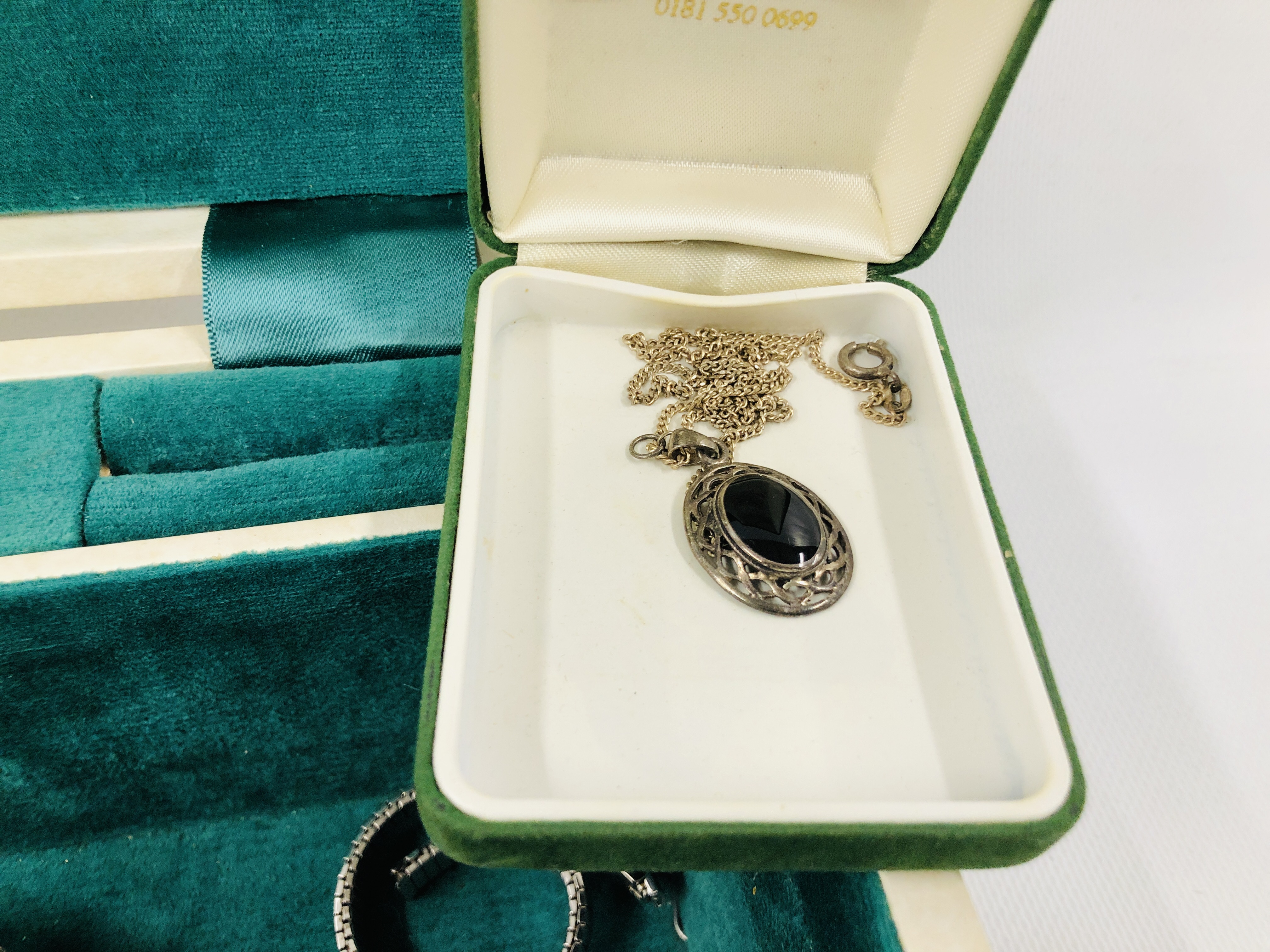 JEWELLERY BOX AND CONTENTS TO INCLUDE COSTUME JEWELLERY, WATCHES, VINTAGE OVAL WHITE METAL LOCKET, - Image 6 of 8