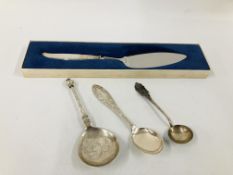 A BOXED NORWEIGN CAKE SLICE WITH SILVER HANDLE BY MYLIUS ALONG WITH A CONTINENTAL SILVER SPOON IN