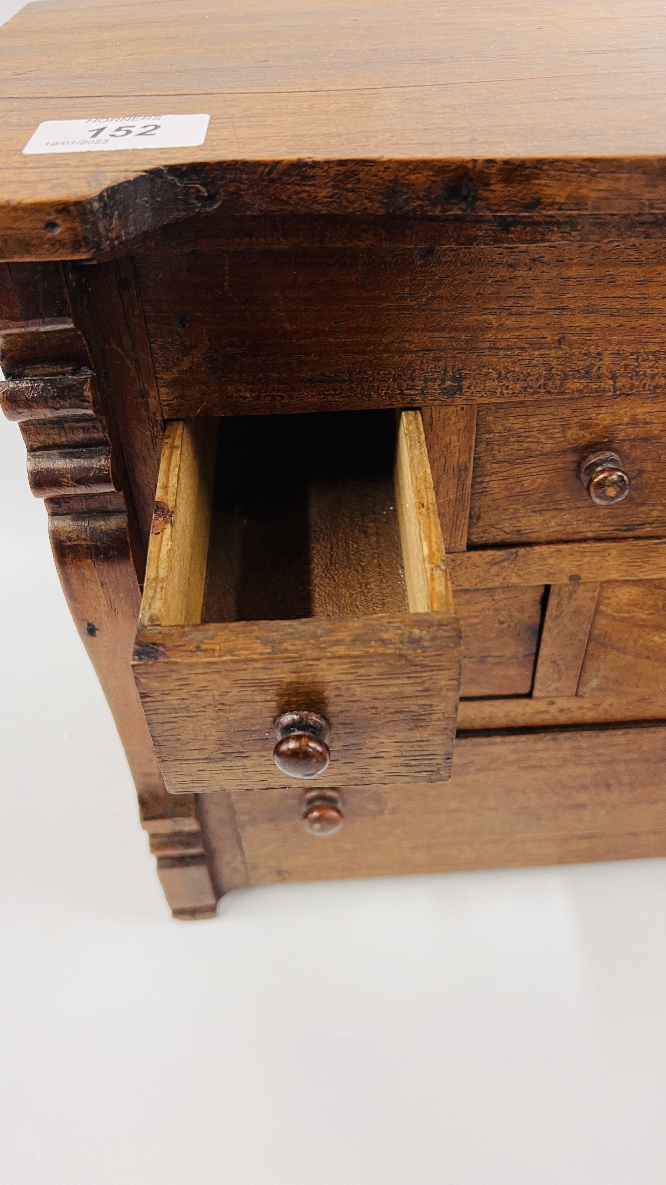 A MINIATURE HARDWOOD MULTI DRAWER CHEST WITH HINGED TOP - WOULD BE IDEAL FOR SEWING ACCESSORIES - Image 7 of 9