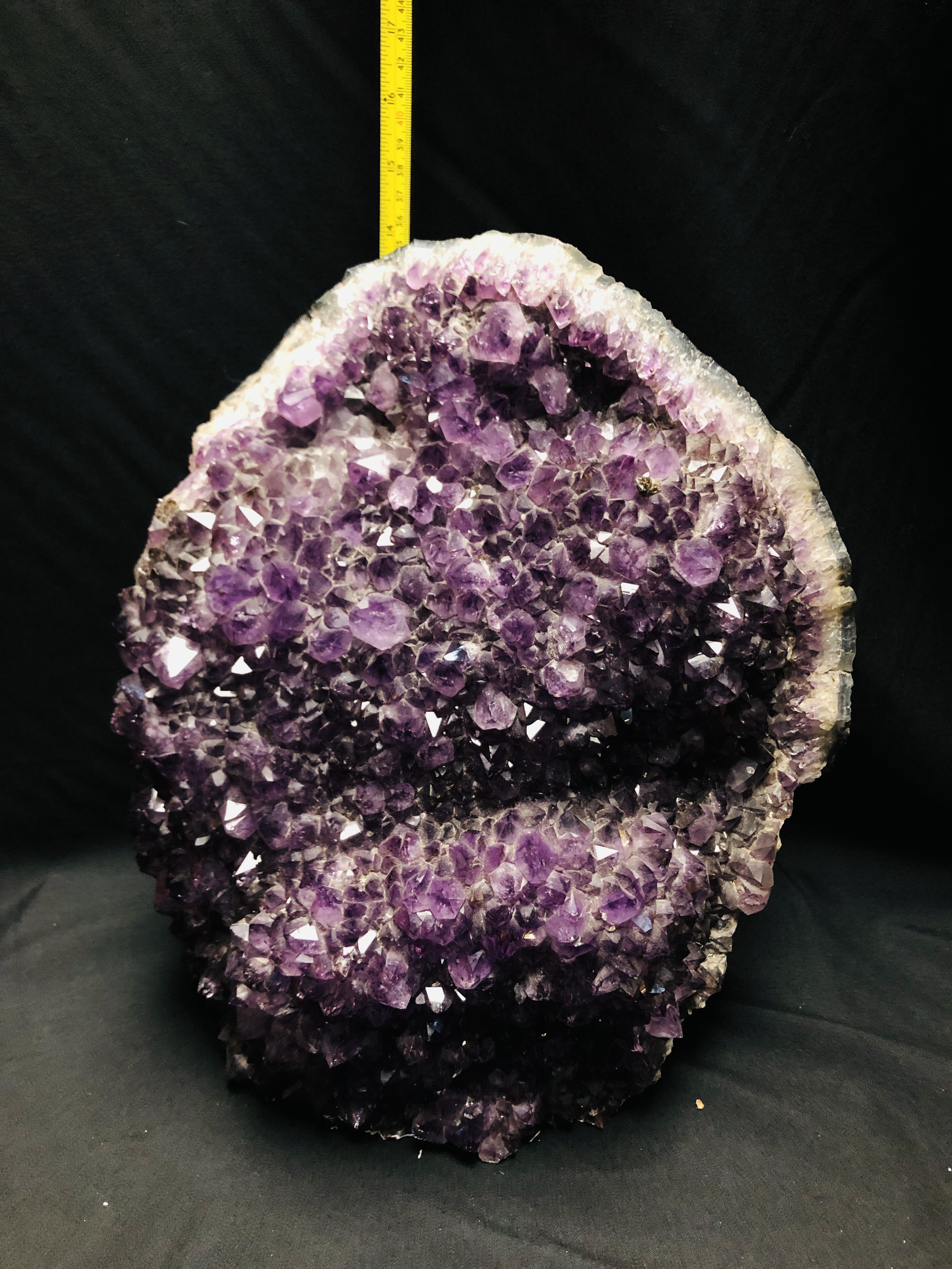 AN IMPRESSIVE LARGE AMETHYST QUARTZ CRYSTAL CLUSTER, H 36CM X W 30CM X D 16CM.