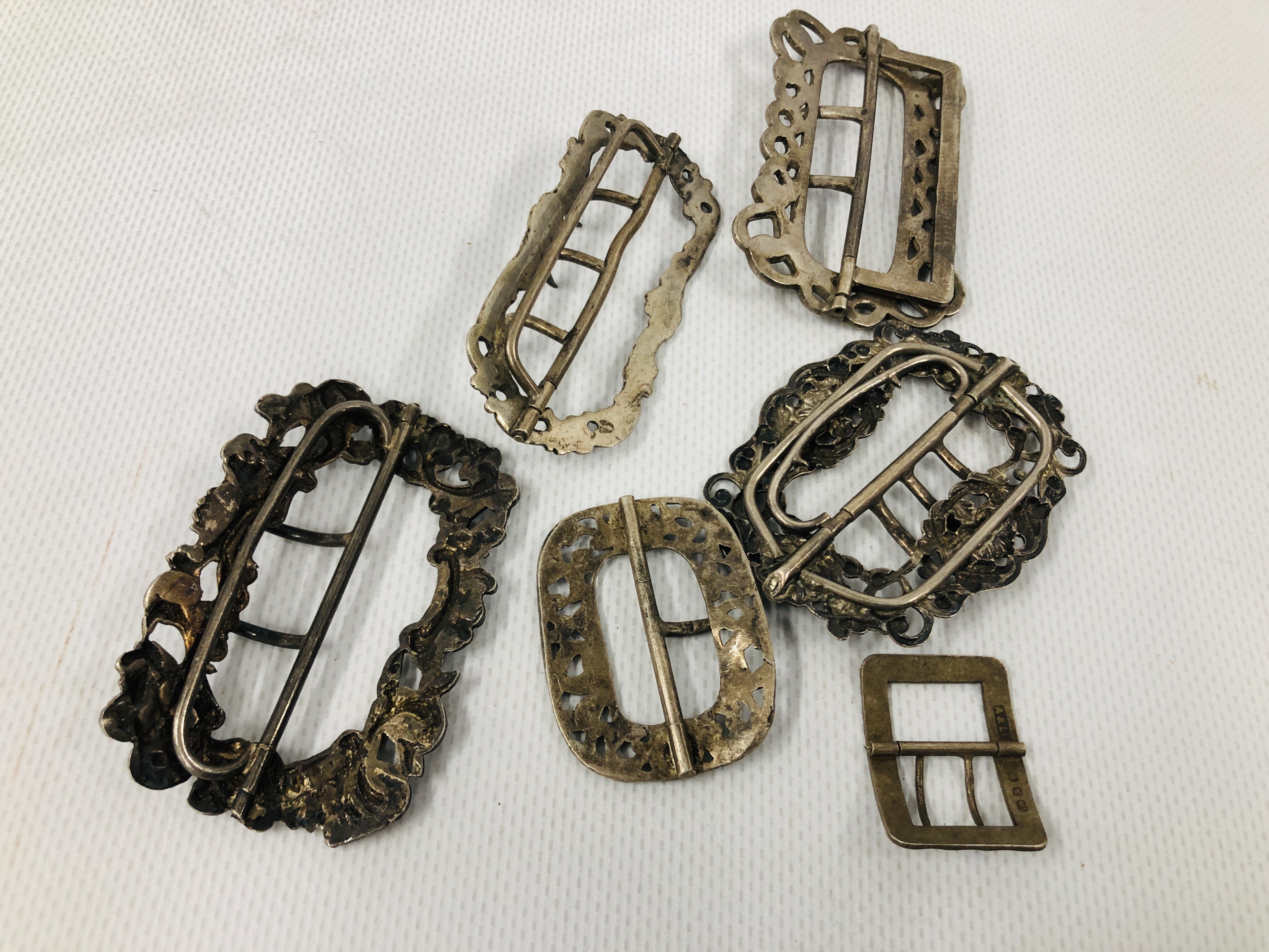 A GROUP OF SIX SILVER BUCKLES, VARIOUS DATES AND MAKERS. - Image 6 of 7