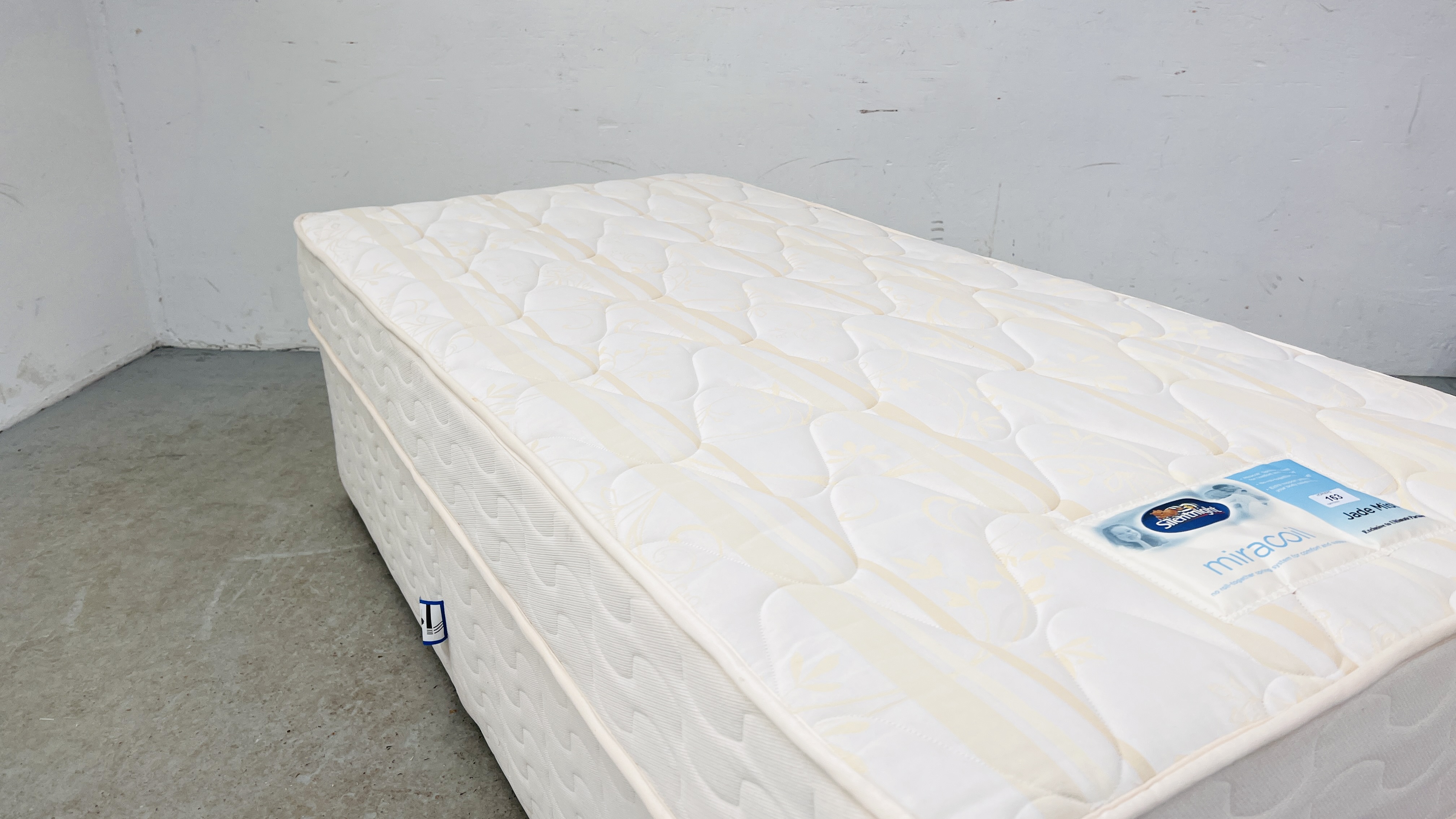 SILENTNIGHT SINGLE DIVAN BED DRAWER BASE JADE MIST MIRACOILE MATTRESS ALONG WITH A BUTTON BACK - Image 6 of 13