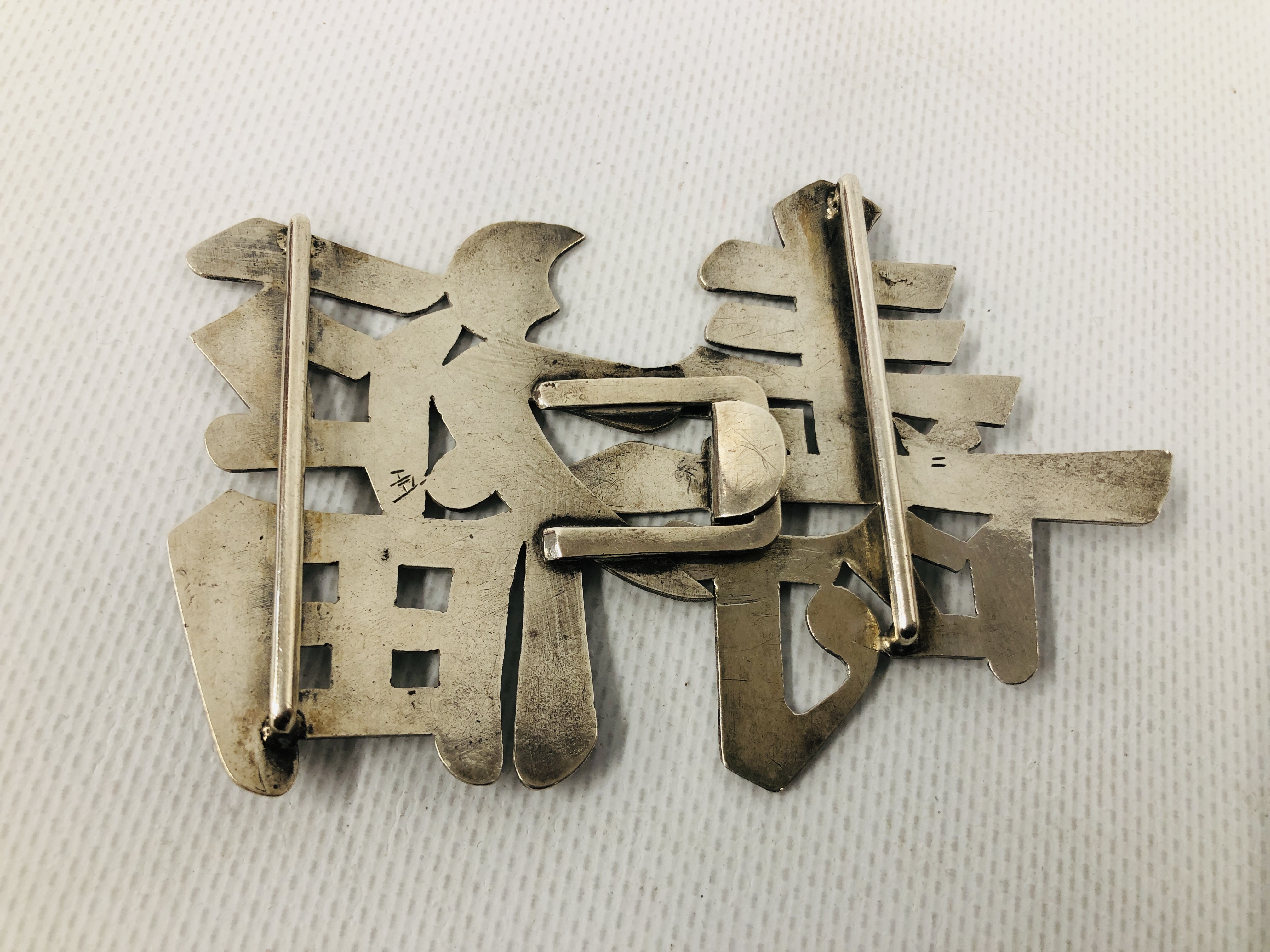 A PAIR OF CHINESE WHITE METAL BUCKLES OF CALLIGRAPHY DESIGN, L 10.25CM. - Image 3 of 4