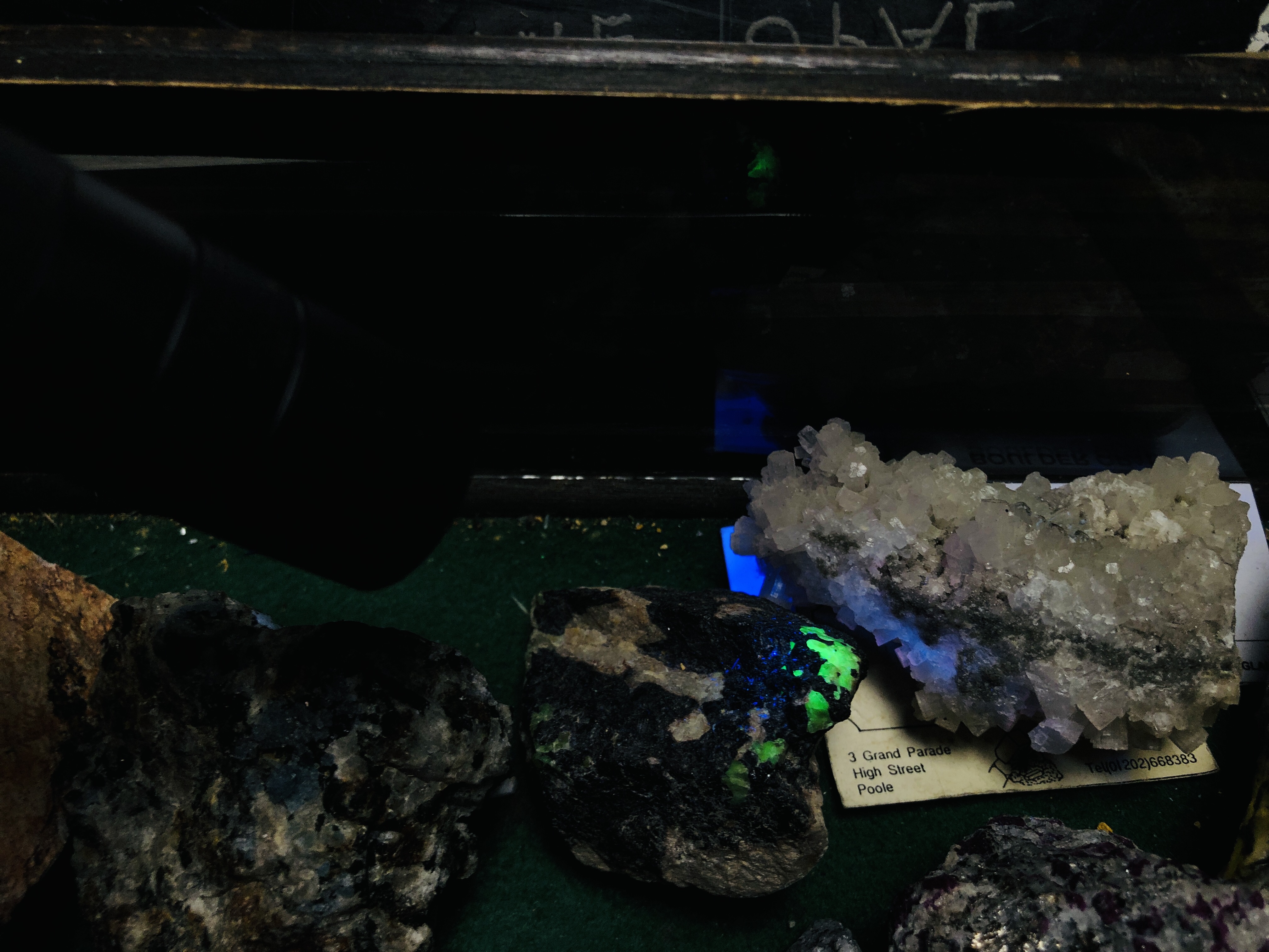 A COLLECTION OF CRYSTAL AND MINERAL ROCK EXAMPLES IN A DISPLAY CASE INSCRIBED "THE OPAL" FOR IN - Image 3 of 5
