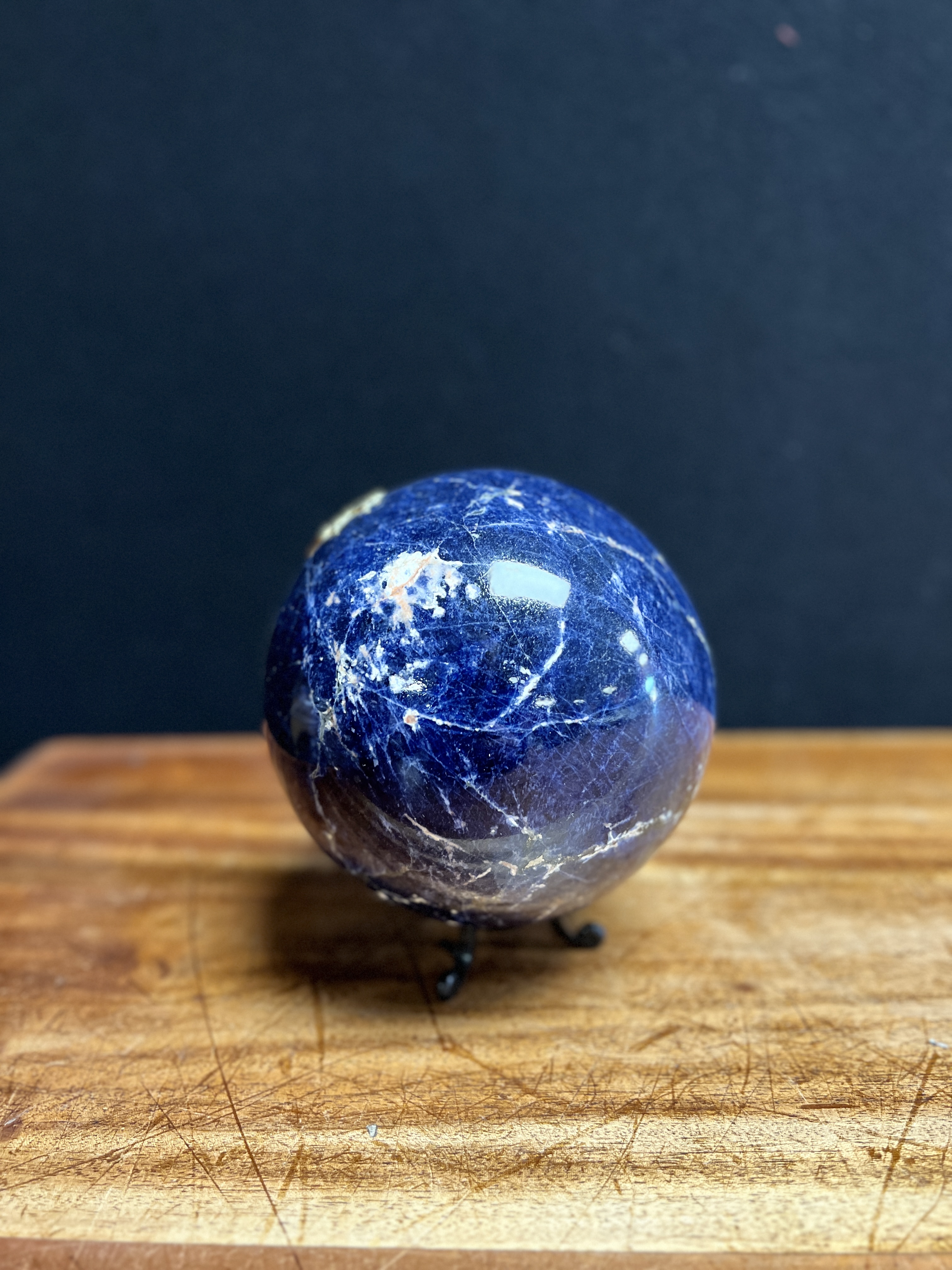 A LARGE LAPIS LAZULI SPHERE DEPICTING AN APPLIED COUNTRY OUTLINED IN 18CT GOLD SET WITH TWO - Image 7 of 11