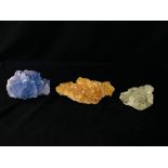 A GROUP OF 3 COLOURED QUARTZ CRYSTAL EXAMPLES.