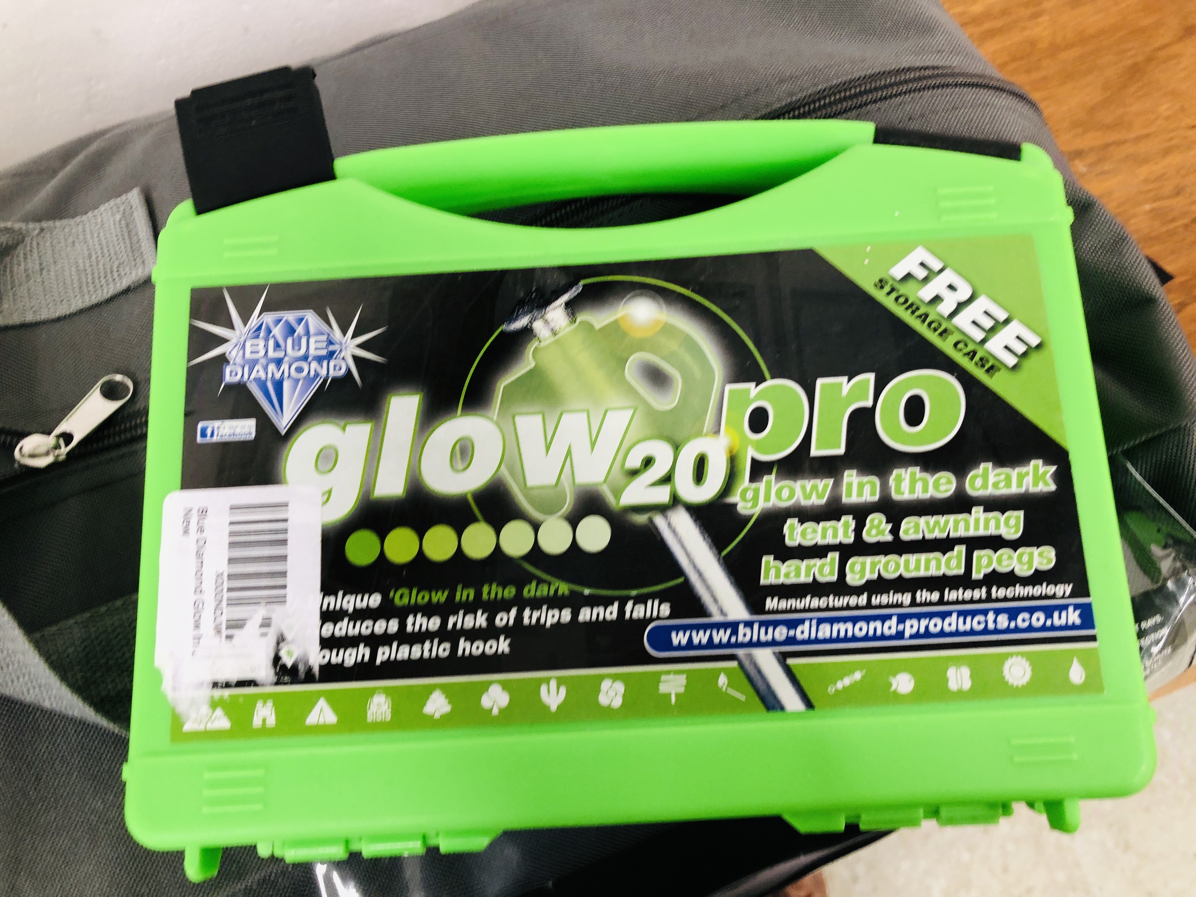 A COLEMAN 3 X 3M EVENT SHETER AND GLOW IN THE DARK TENT PEGS - Image 4 of 5