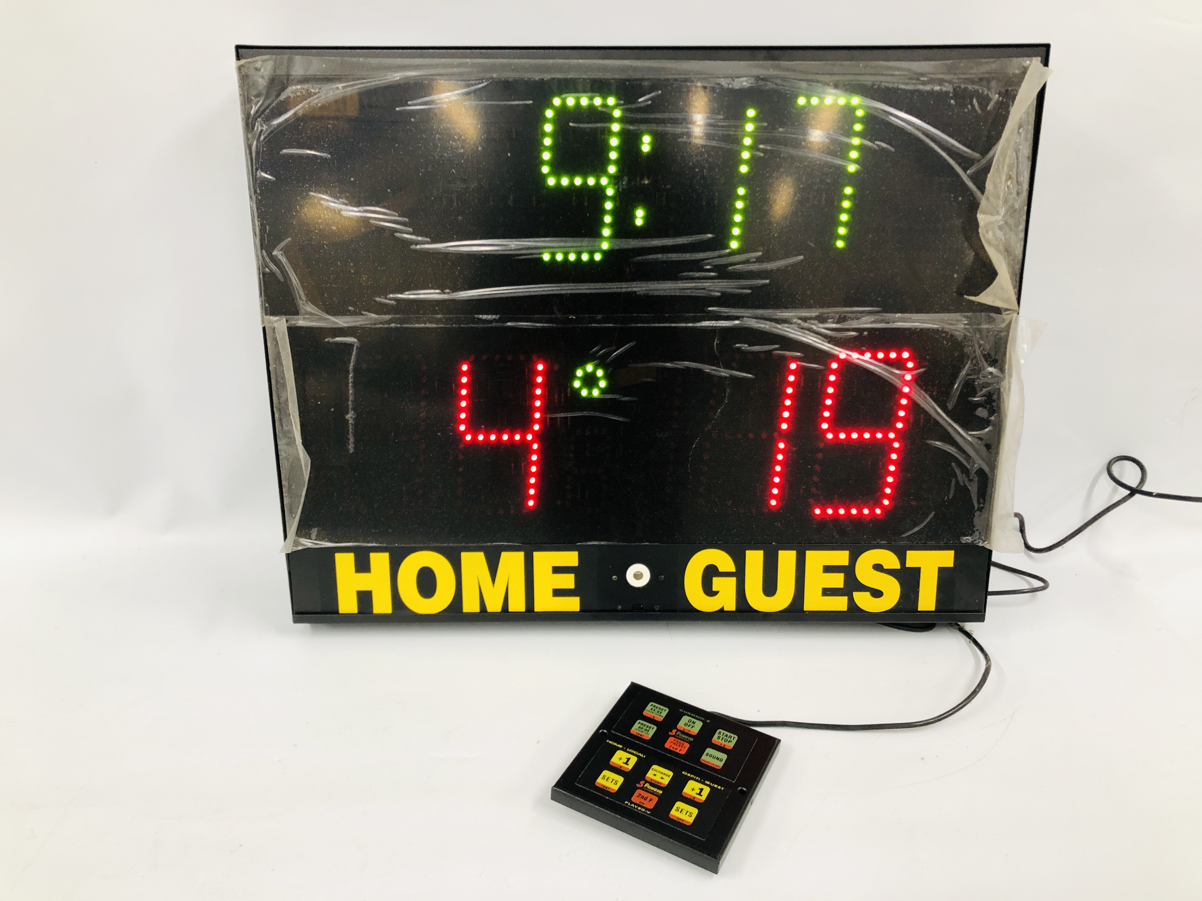 A FAVERO ELECTRONICS ILLUMINOUS SCORE BOARD POSSIBLE BASKET BALL OR NET BALL COMPLETE WITH CONTROL - Image 2 of 6