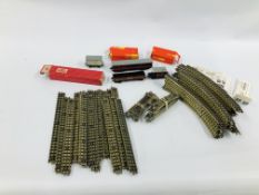 QUANTITY OF HORNBY '00' GAUGE TIN PLATE TO INCLUDE ROLLING STOCK,
