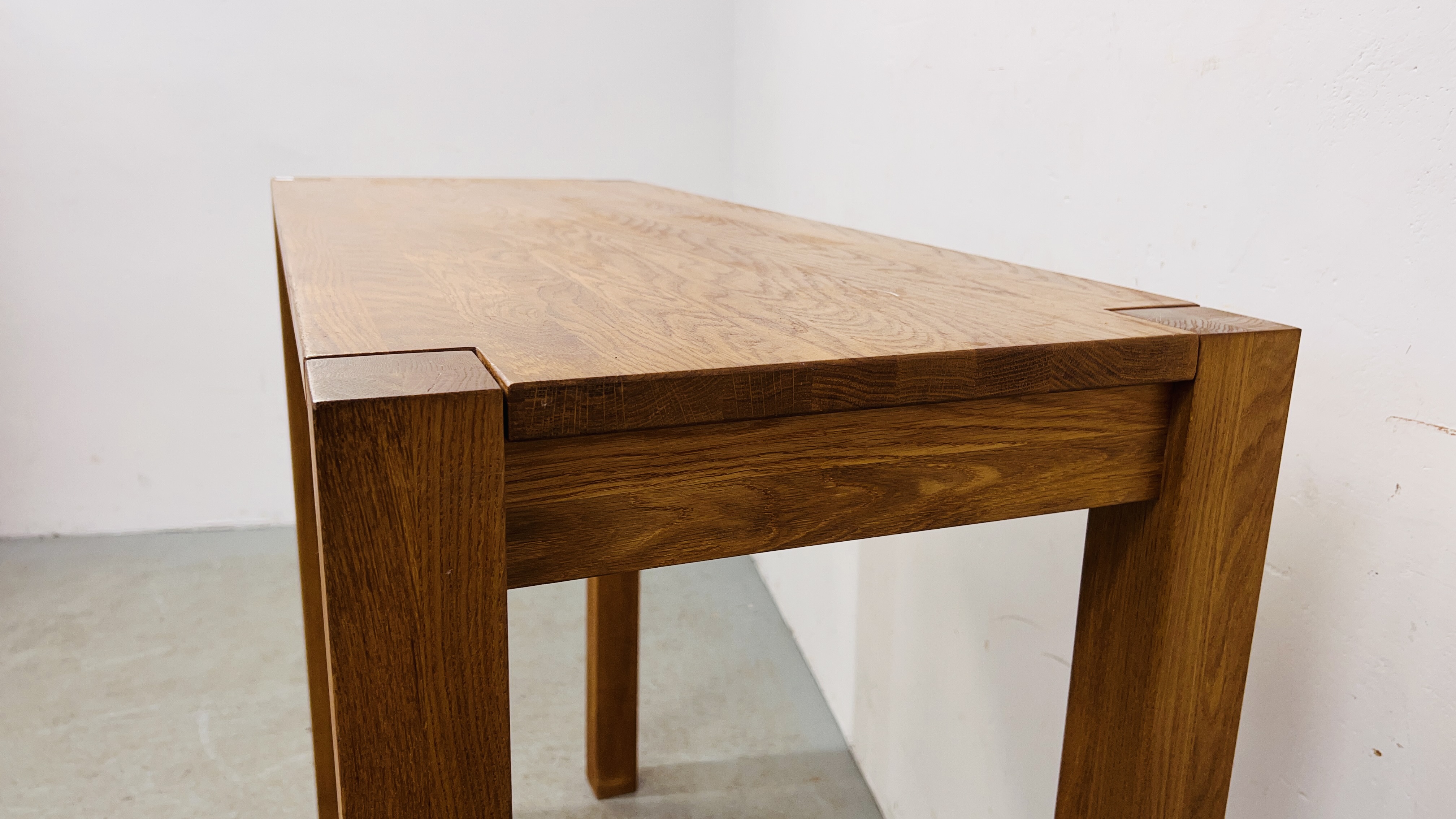 A HEAVY OAK RECTANGULAR BREAKFAST BAR/BAR TABLE ON FOUR SQUARE SUPPORTS WIDTH 120CM. DEPTH 50CM. - Image 12 of 12