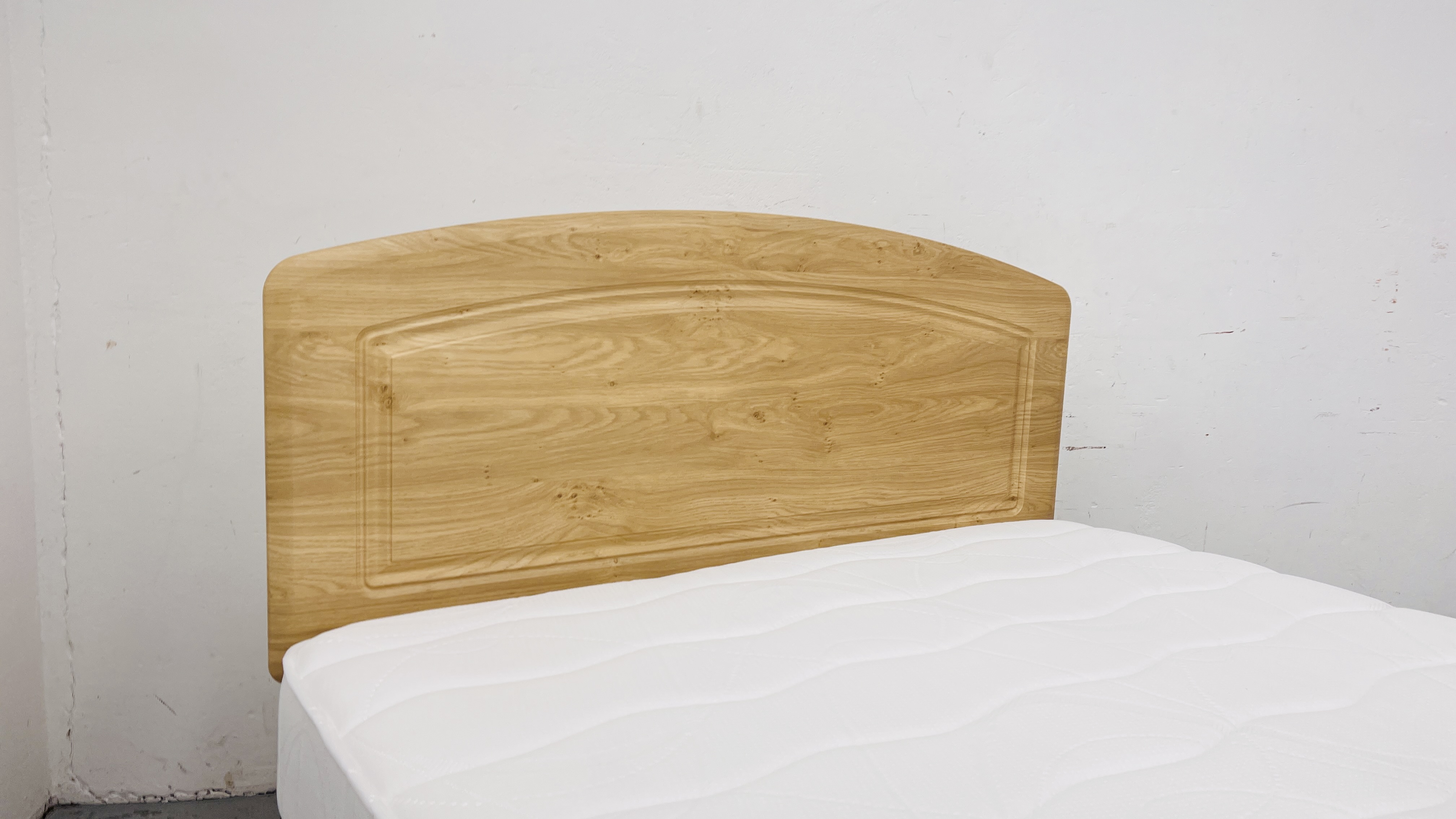 A DOUBLE DIVAN BED - Image 9 of 13